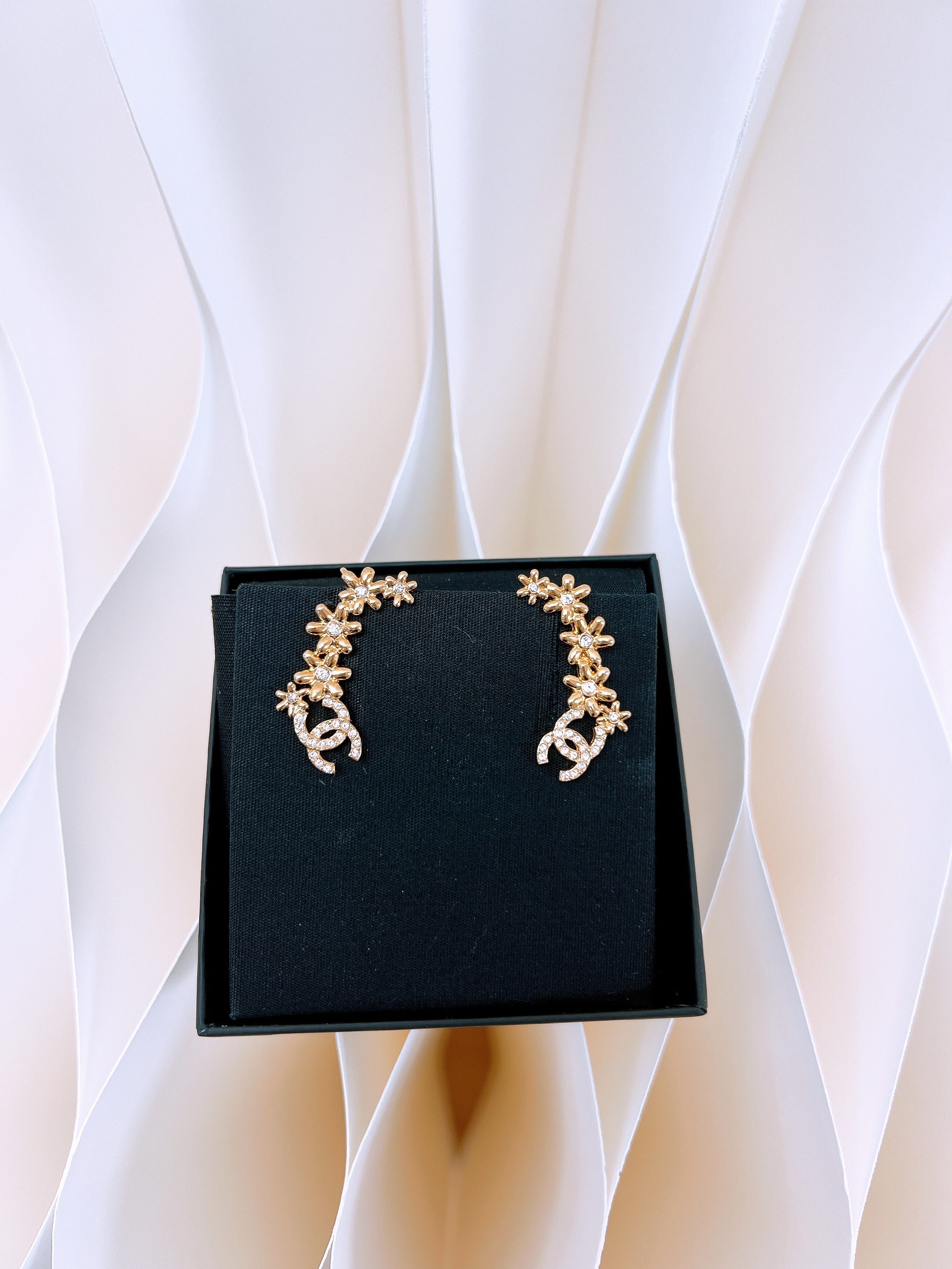 Chanel 23k flower earrings