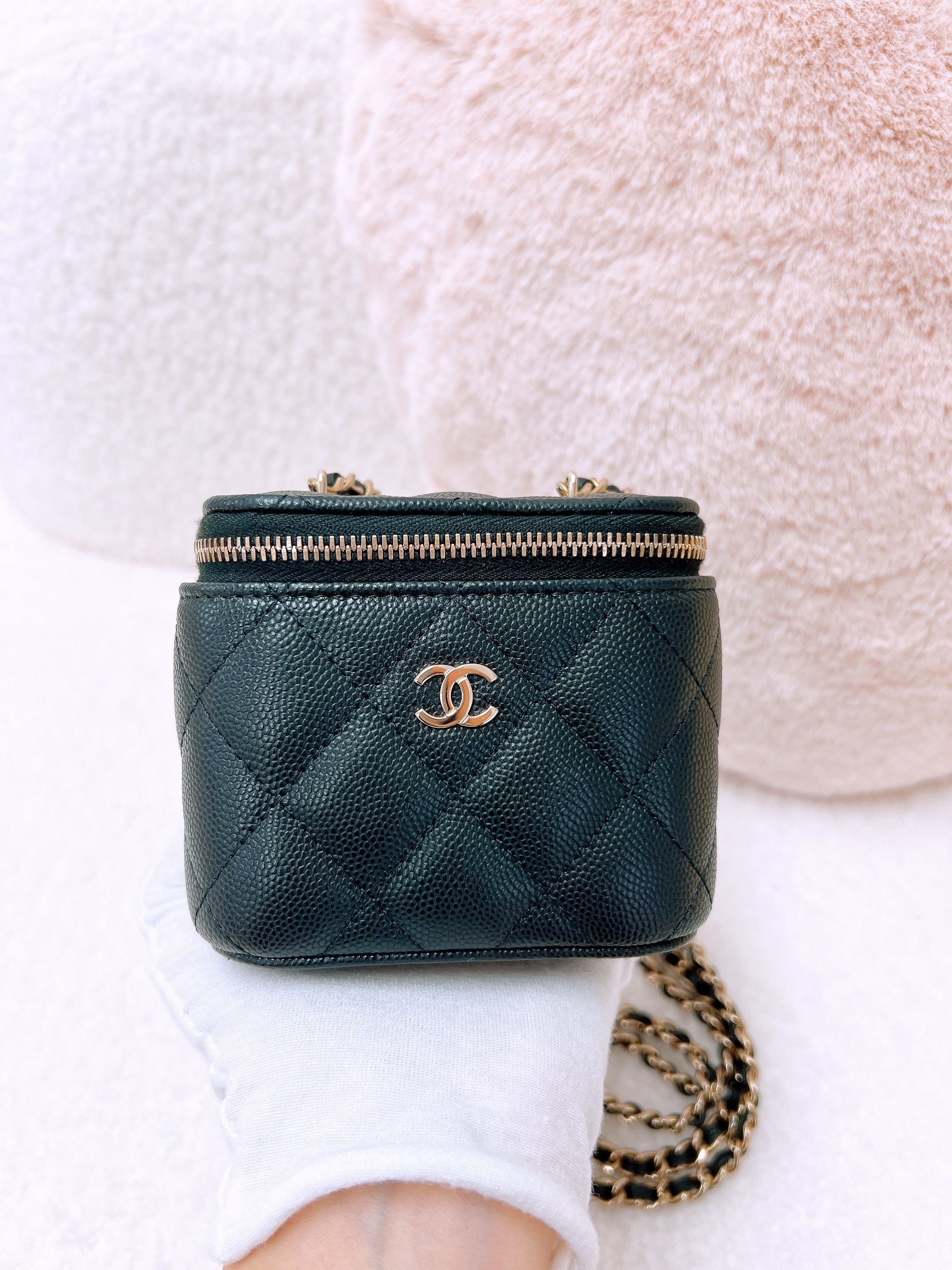 Chanel mini vanity (black caviar/ GHW)