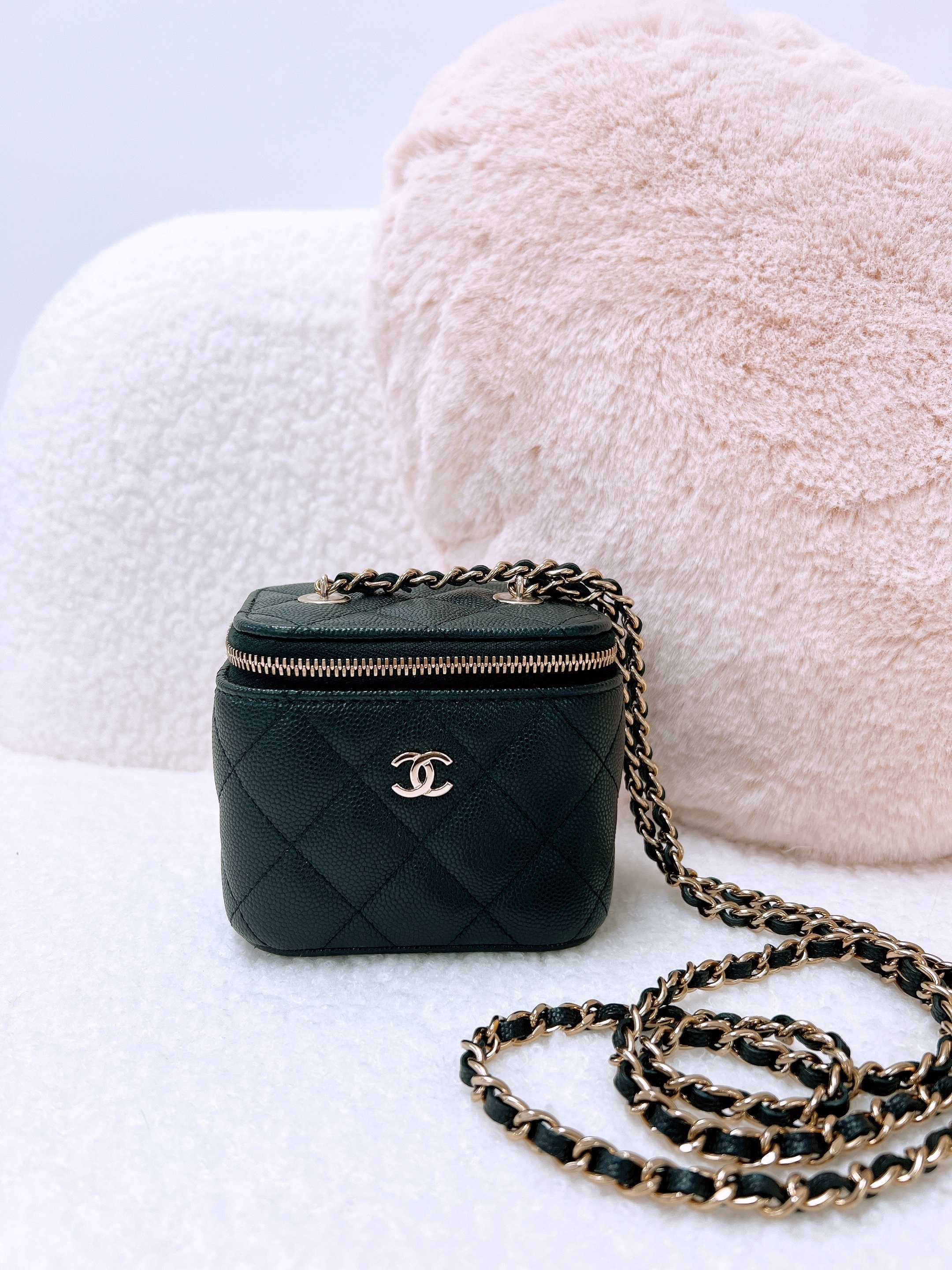 Chanel mini vanity (black caviar/ GHW)