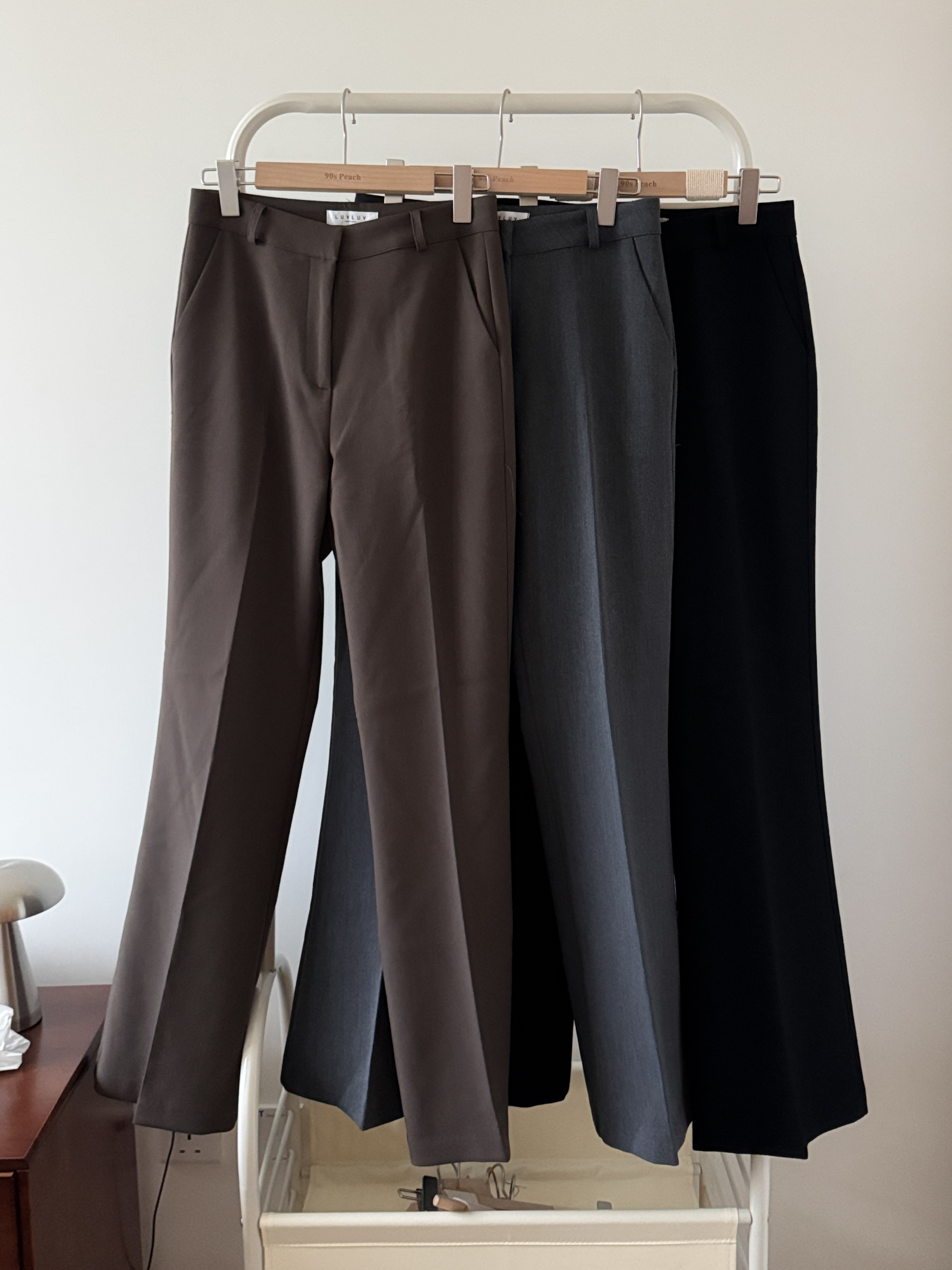 著左第三年的ONNI喇叭西褲