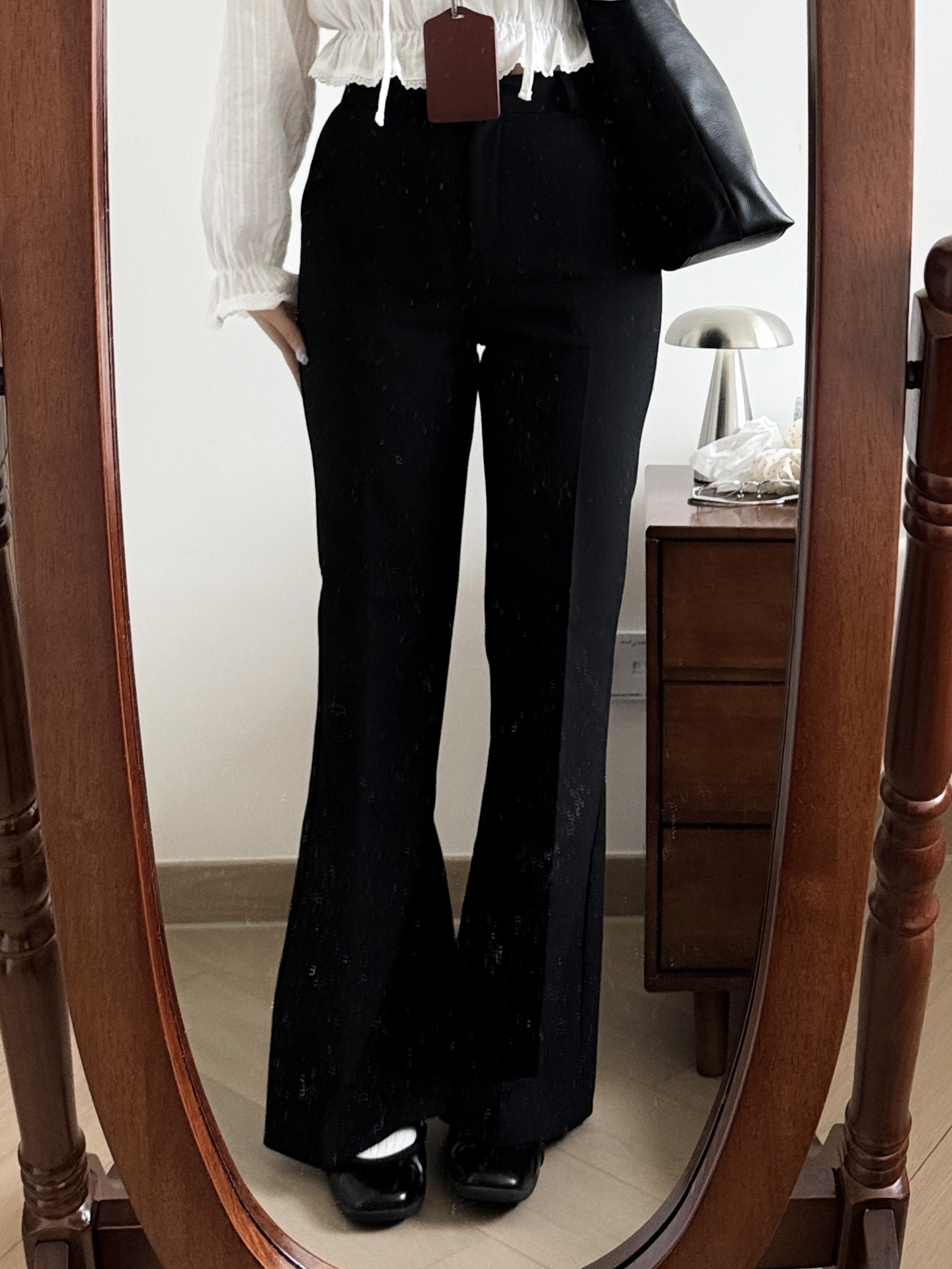 著左第三年的ONNI喇叭西褲