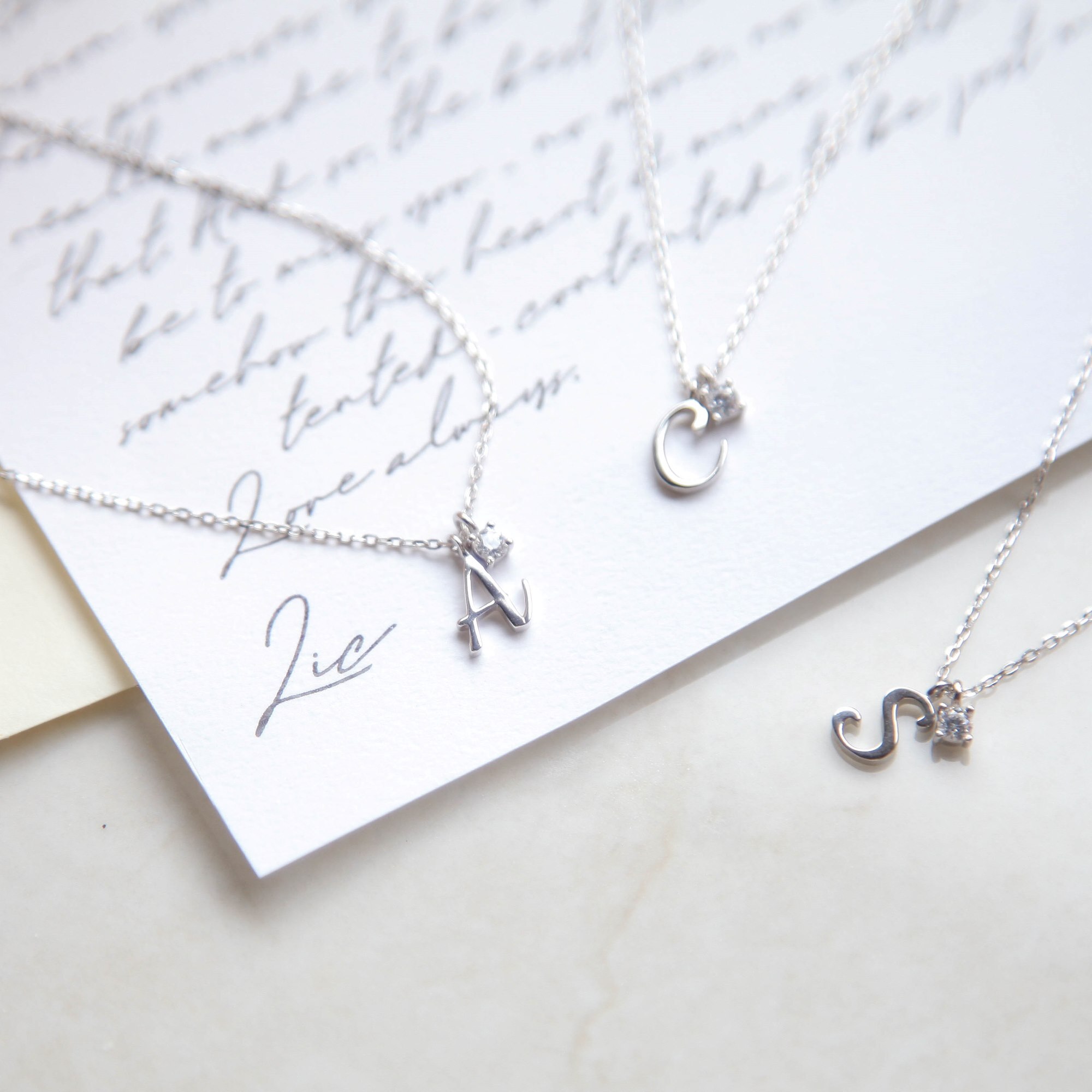 925純銀字母項鍊與頂級切割鋯石