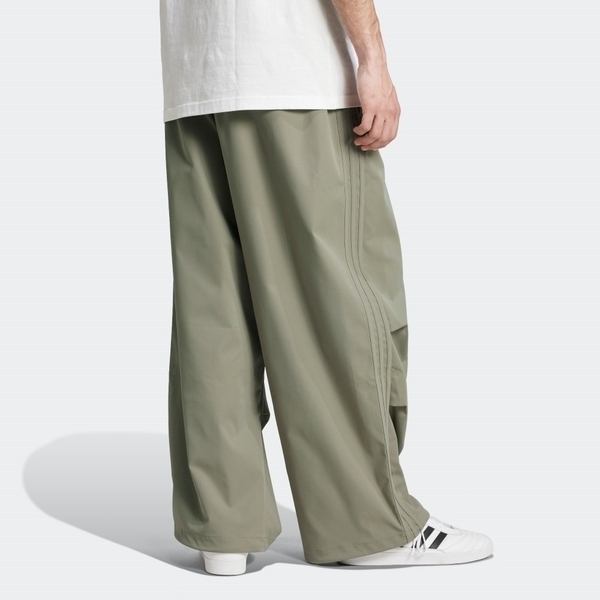 Adidas Parachute Pant IZ4849 男 長褲 運動 休閒 三葉草 寬鬆 簡約 軍綠