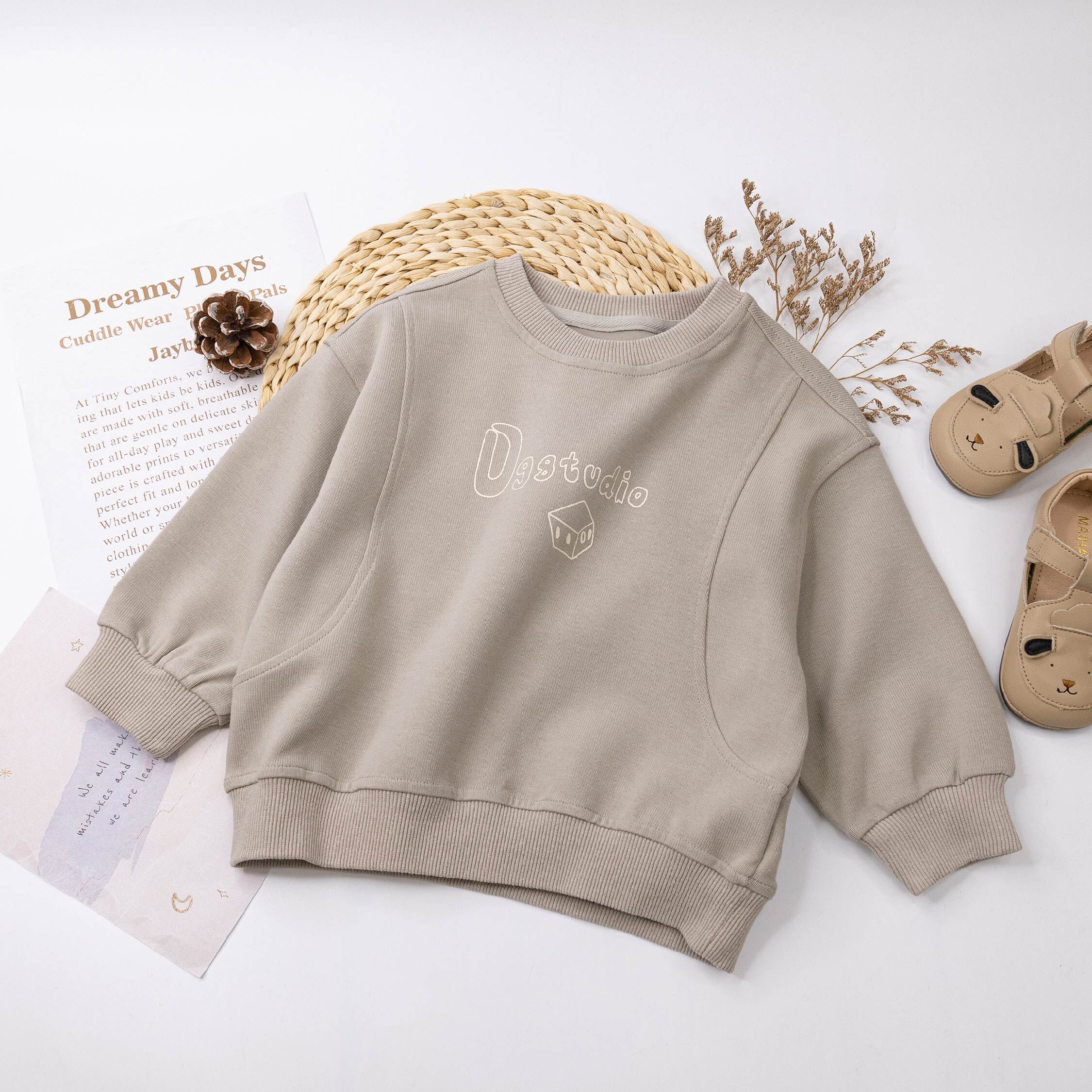 【H55606】簡約線條手繪英字上衣