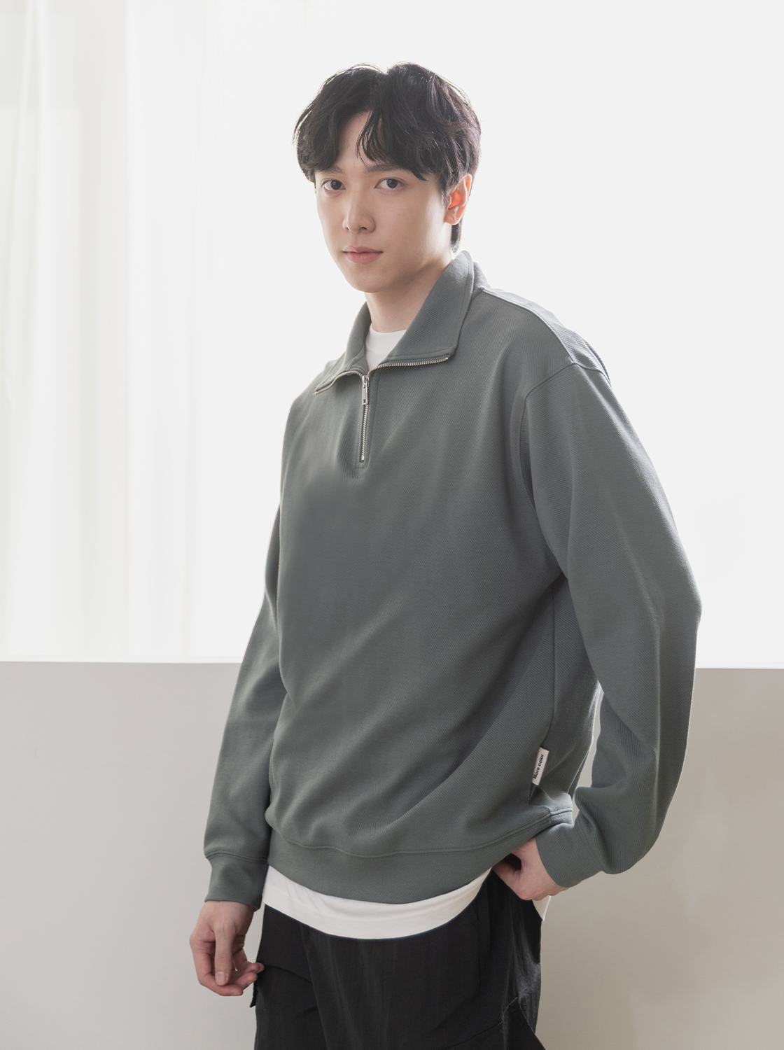 斜紋質感立領拉鍊半開襟大學T