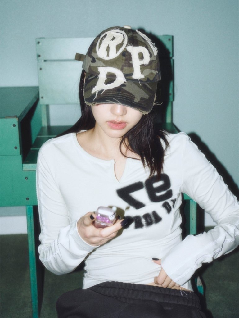 prenda - LACE NECK BUTTON LONG SLEEVE (OATMEAL）