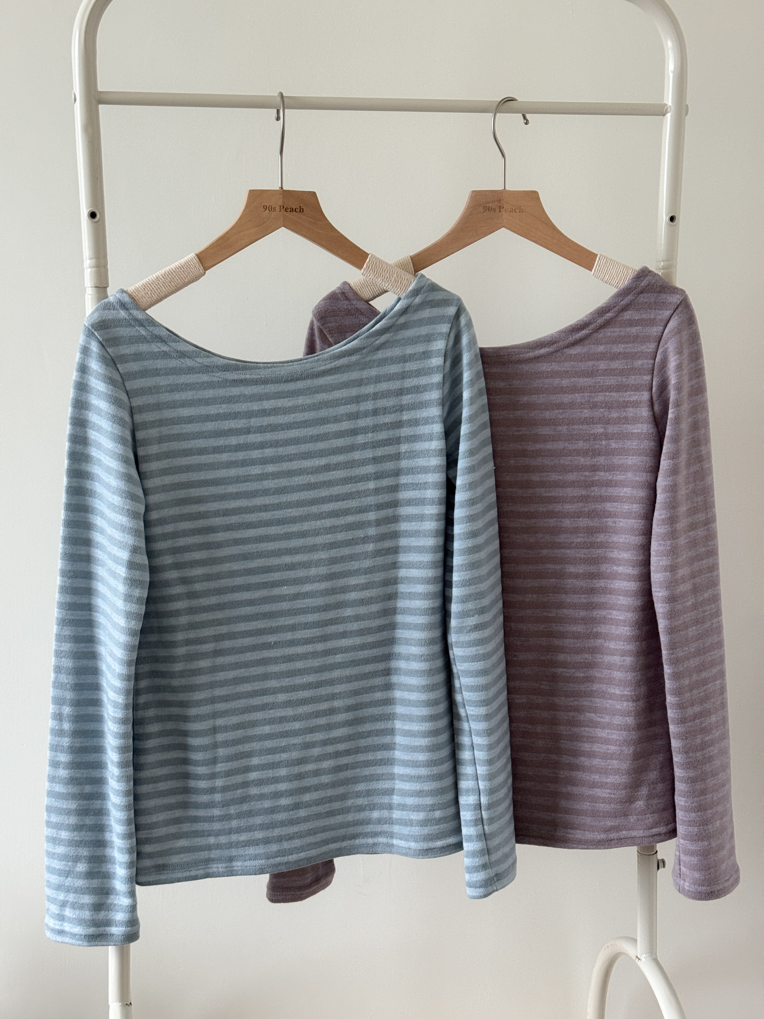 超韓der一字領間條TEE(可斜肩)