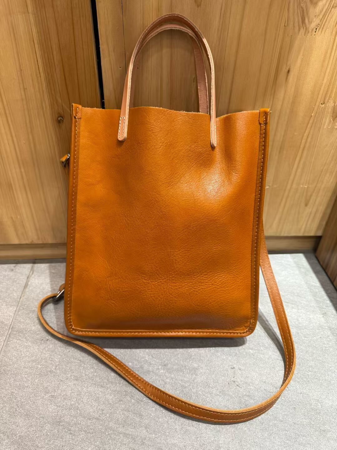 3058【爆款文青手提斜挎包樹膏皮】