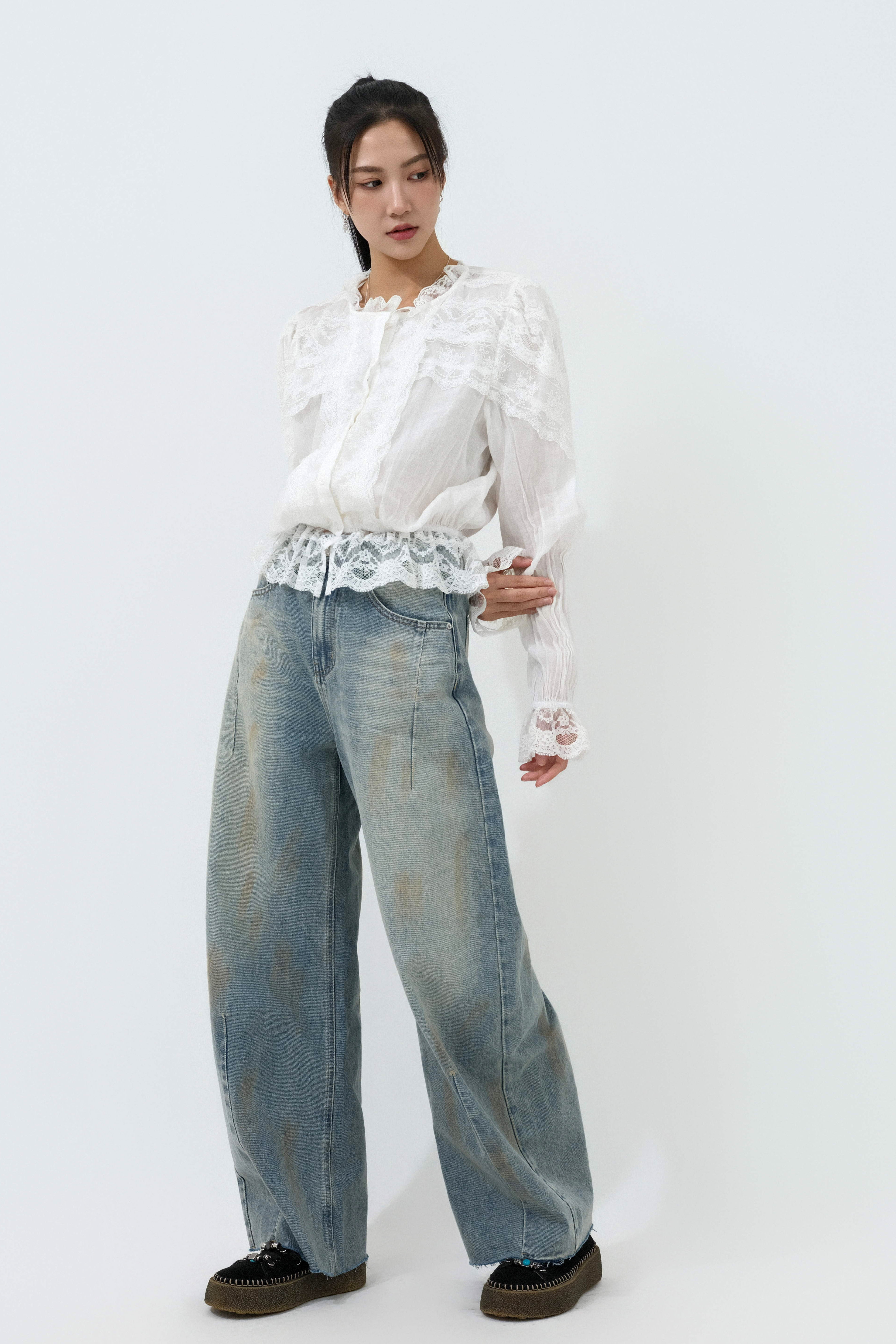 蕾絲花邊小束腰恤衫 (預購產品）