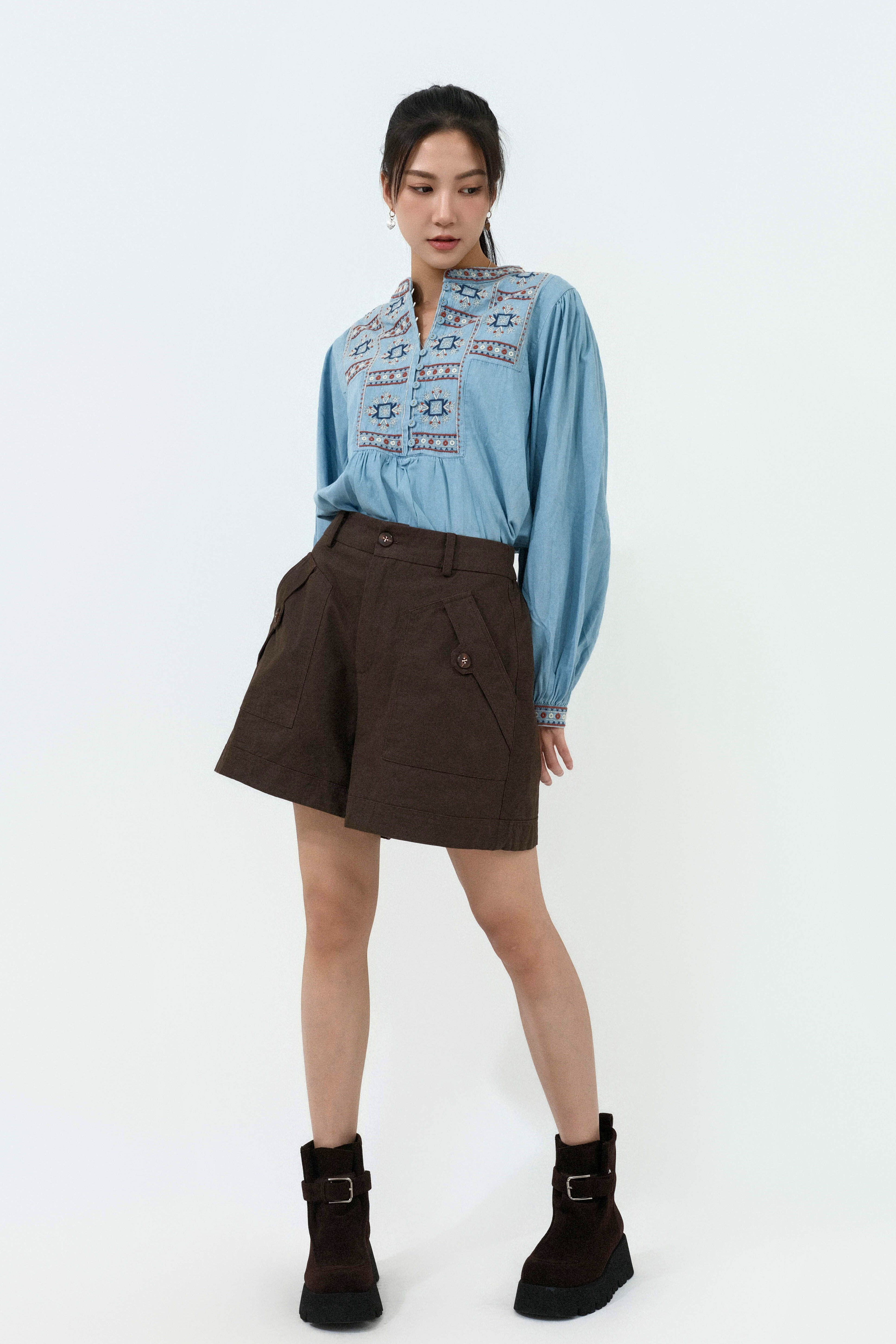 民族繡花領套頭恤衫 (預購產品）