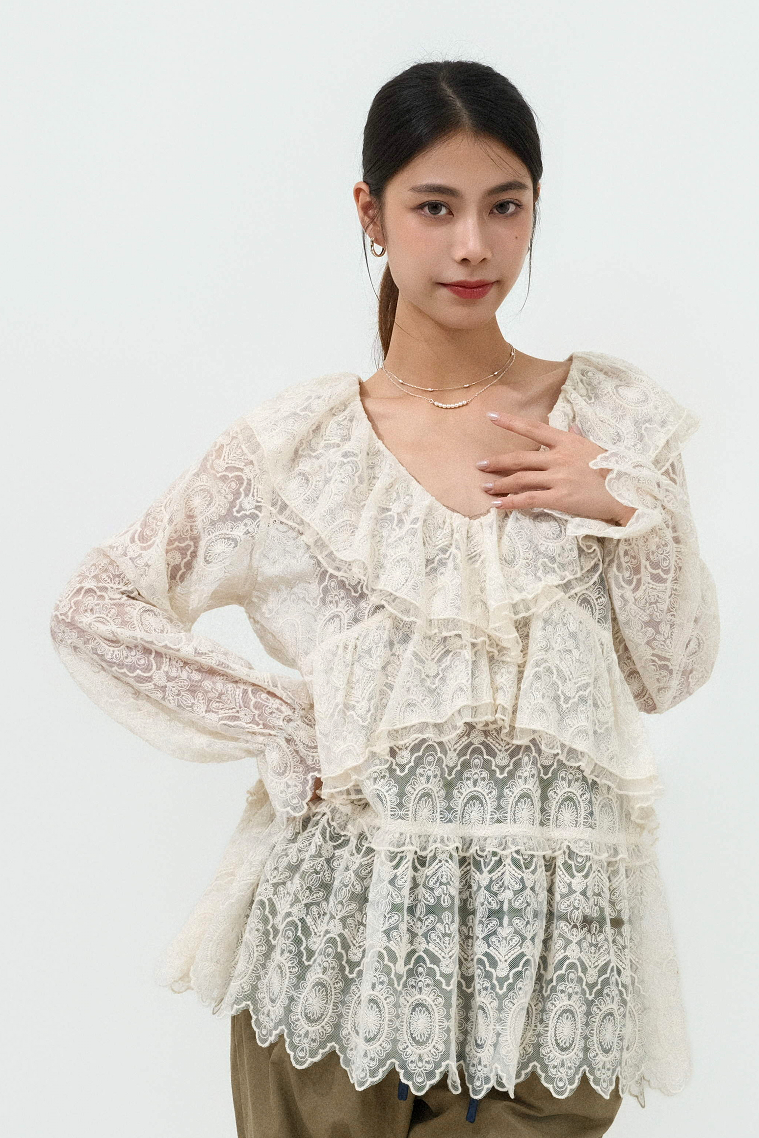 層層荷葉繡花網上衣 (預購產品）