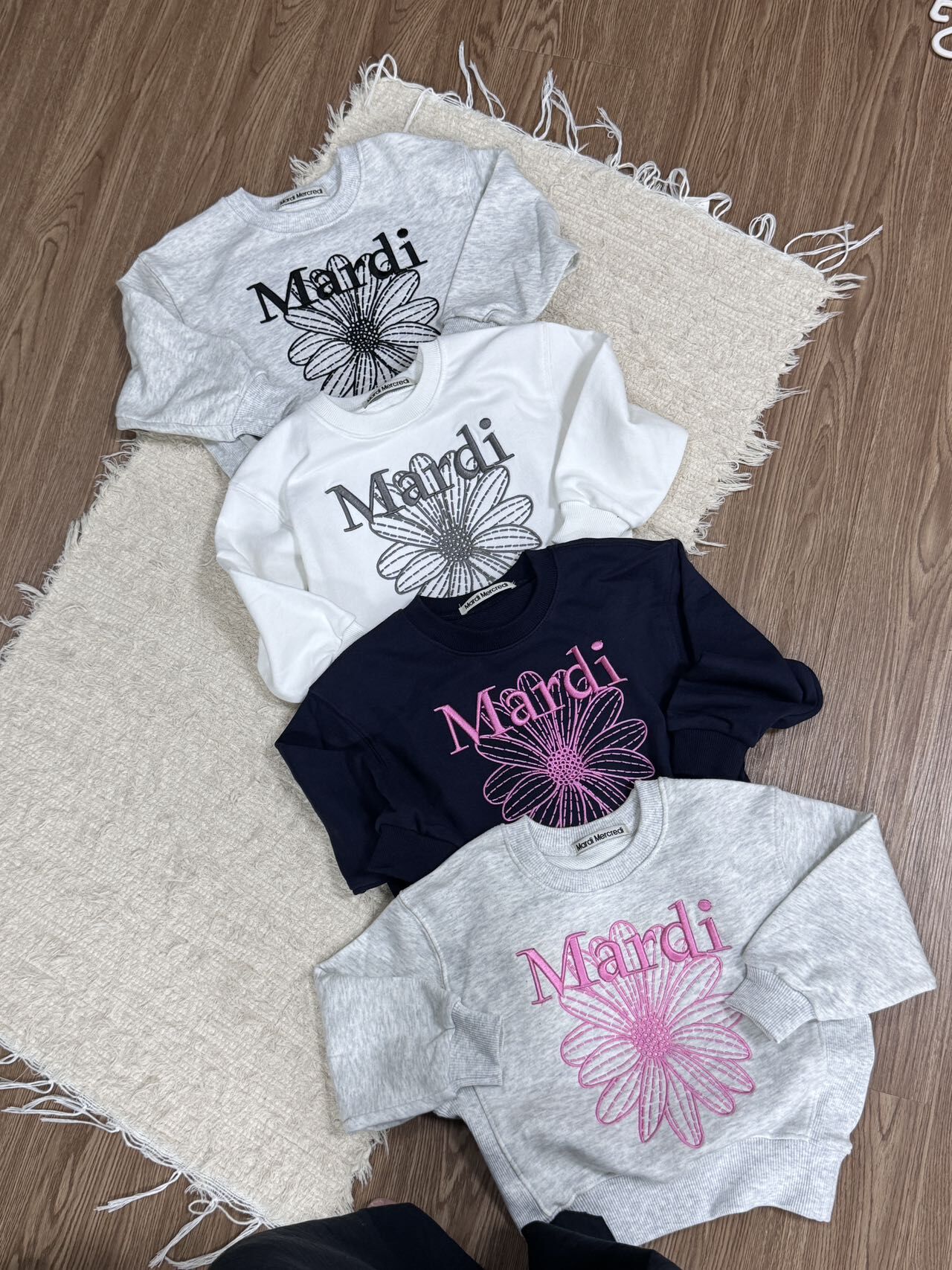 𝐌𝐚𝐫𝐝𝐢 小雛菊親子衛衣 - 刺繡款