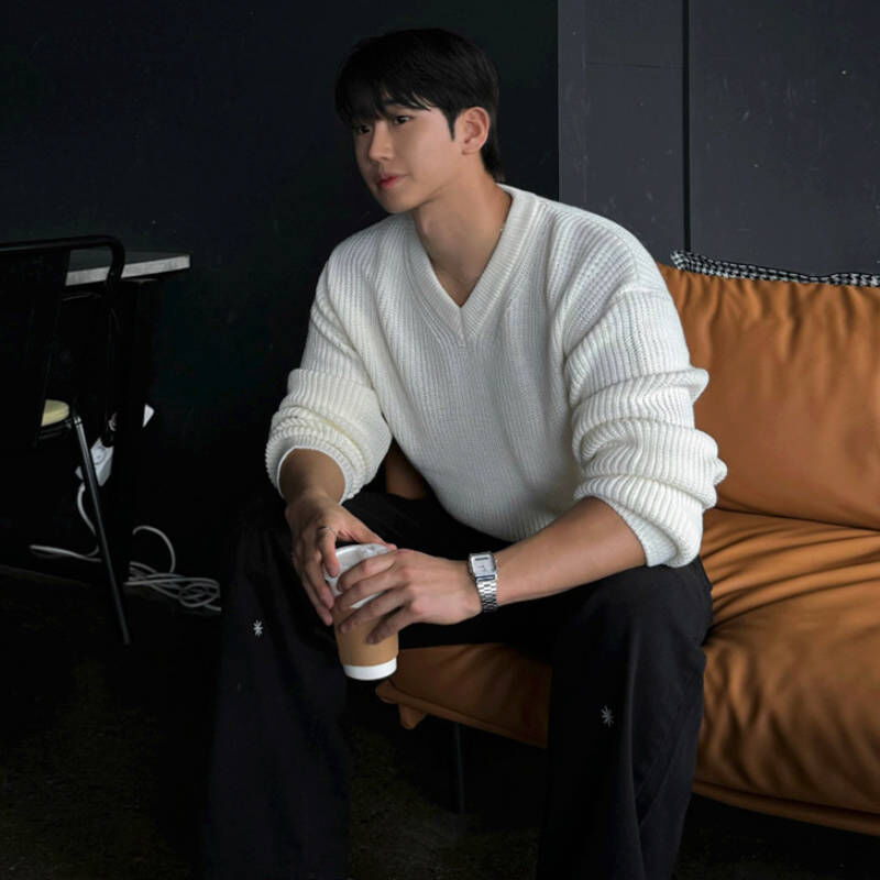 韓系簡約百搭，秋冬必備Ｖ領針織毛衣