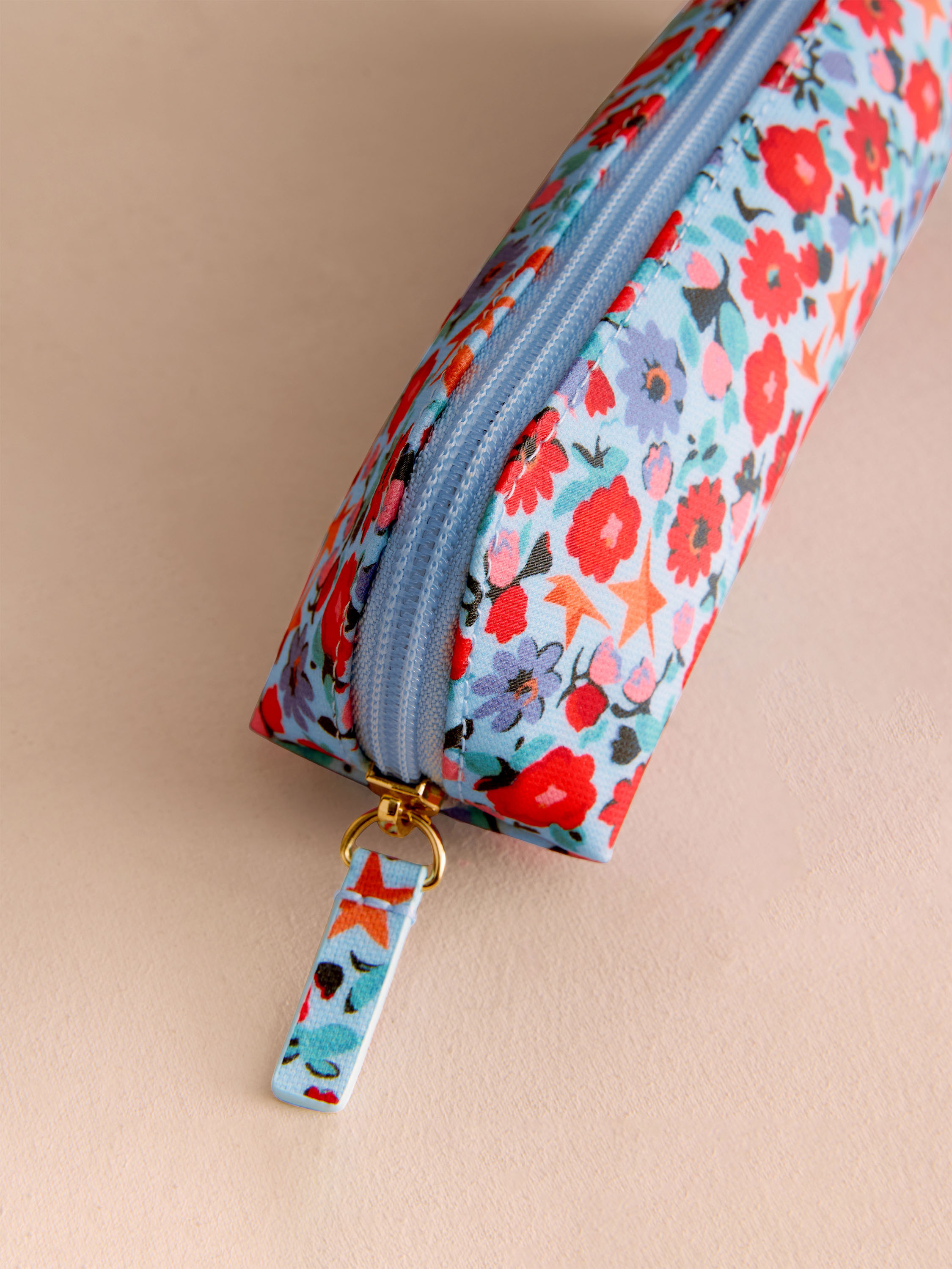 Folding Star Ditsy 三角造型印花筆袋/刷具袋