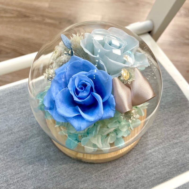 天空藍・永生花玻璃盅・日本玫瑰・可宅配（外縣市限本島)