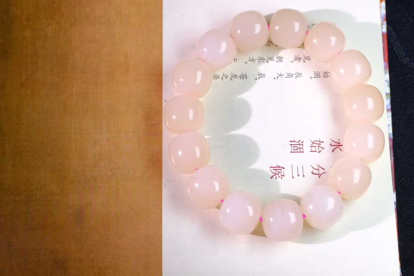 1014737 和田玉藕粉老型珠手串 (13-14mm直徑)