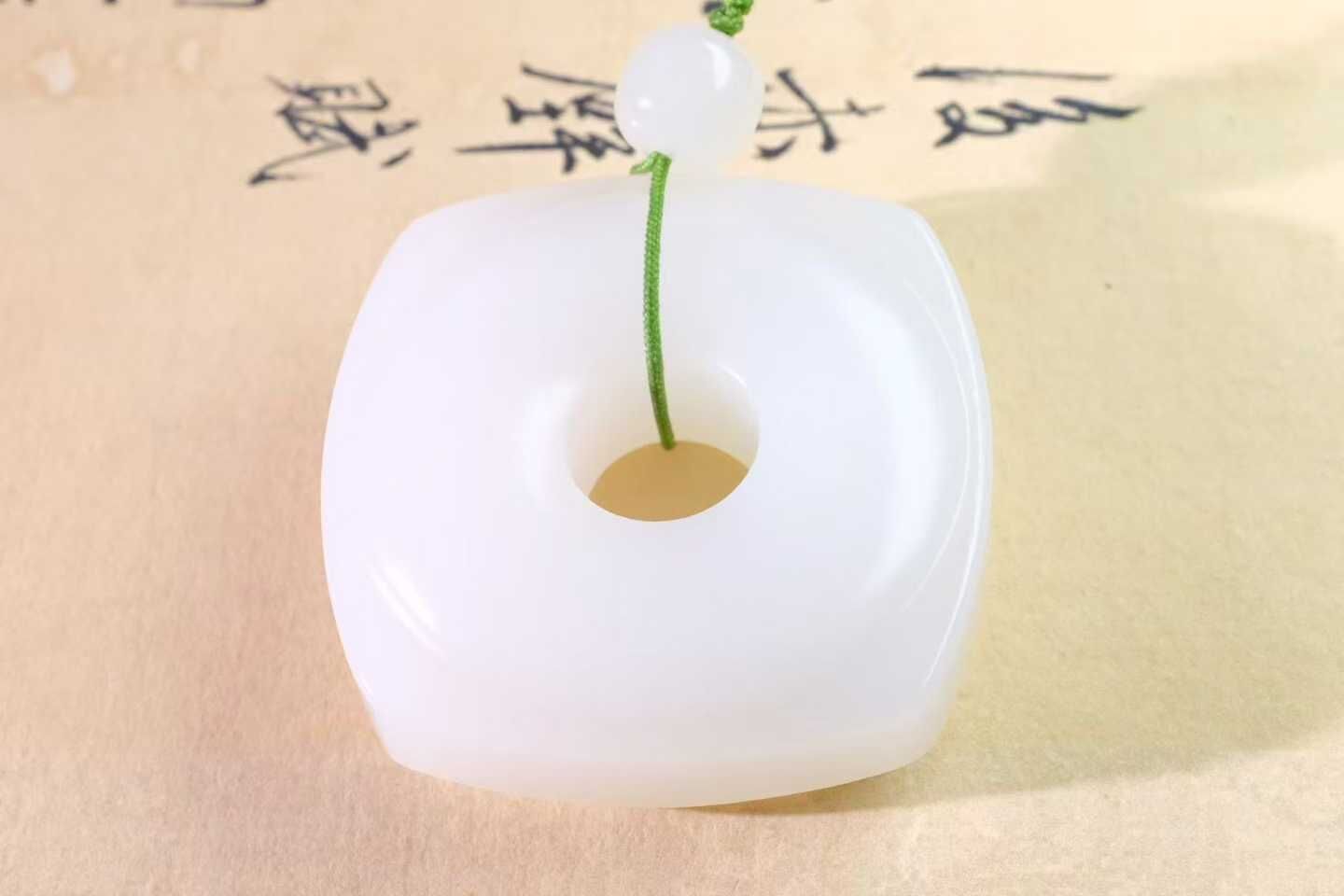 1014738 和田白玉玉琮掛件