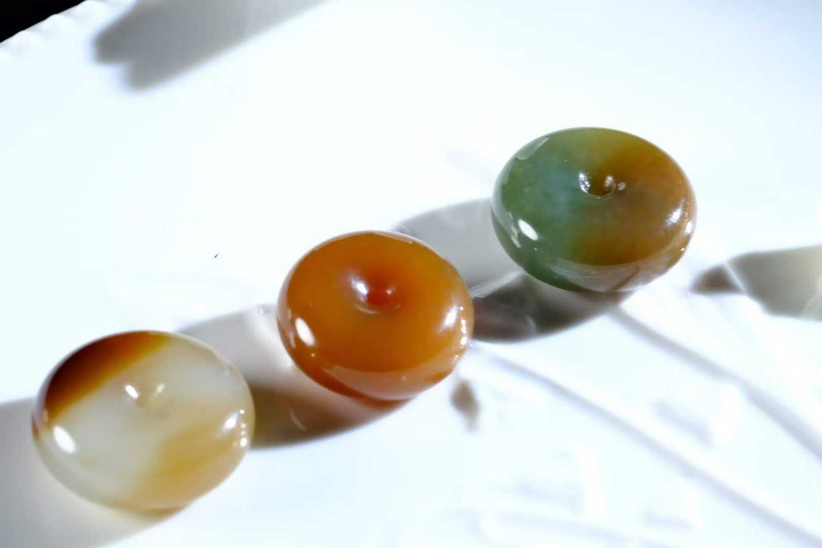 1014739 和田玉且末糖平安扣