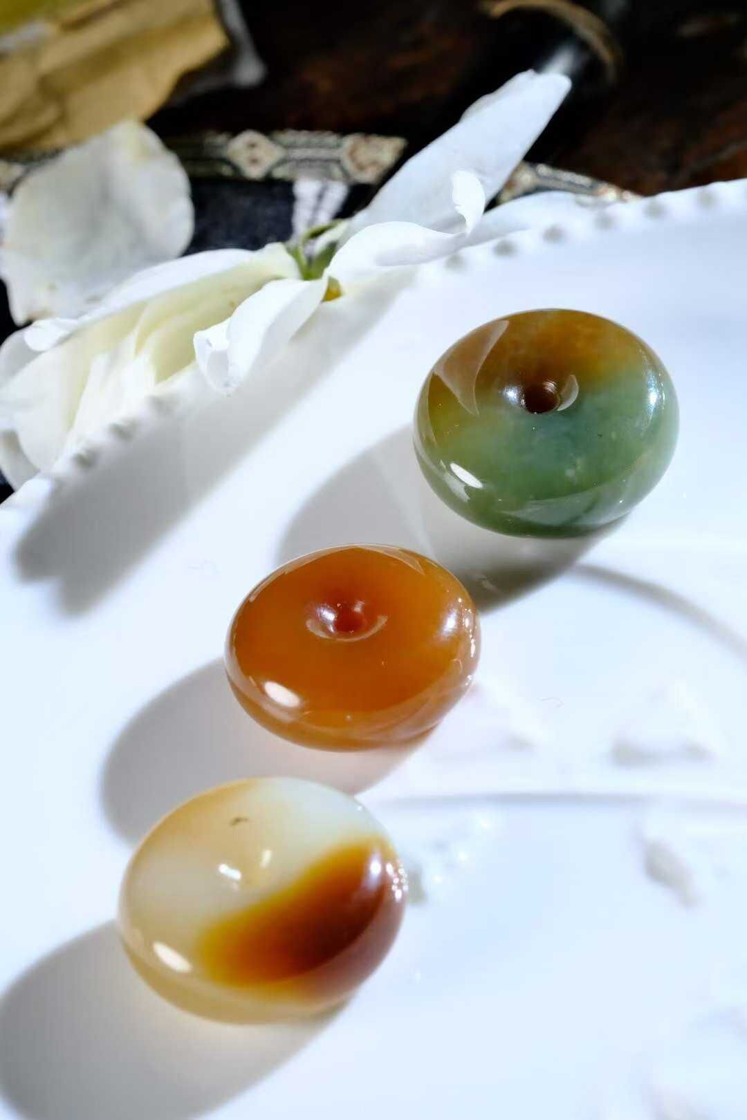 1014739 和田玉且末糖平安扣