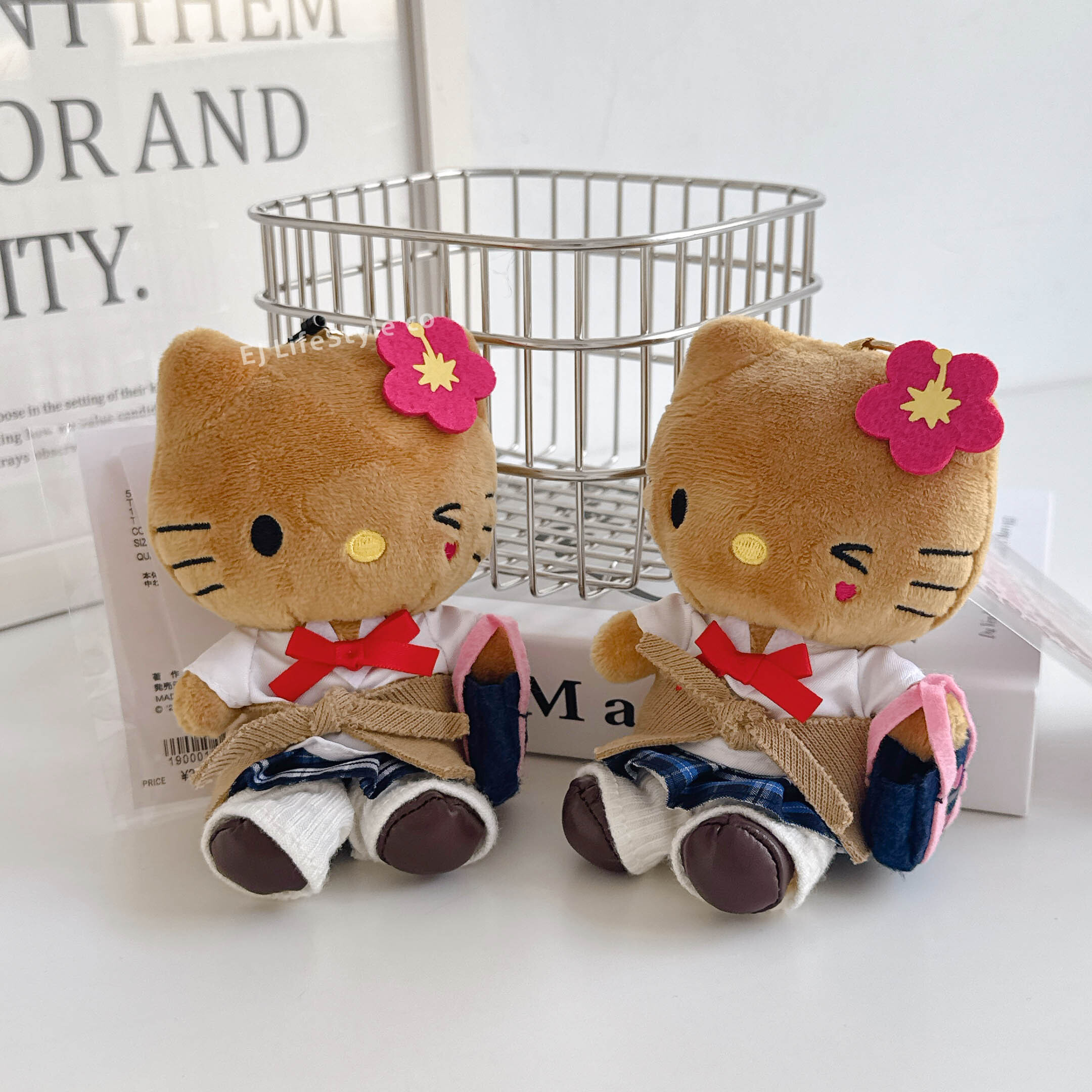 🇯🇵 SANRIO 三麗鷗家族 HELLO KITTY x tiny tiny 聯名高校系列 曬黑 制服 學生 黑皮 娃娃 吊飾 鑰匙圈 / 現貨