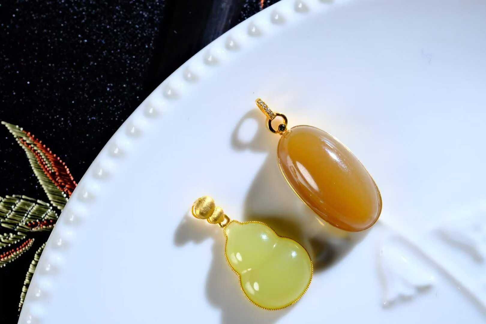 1014742 和田玉吊墜兩件