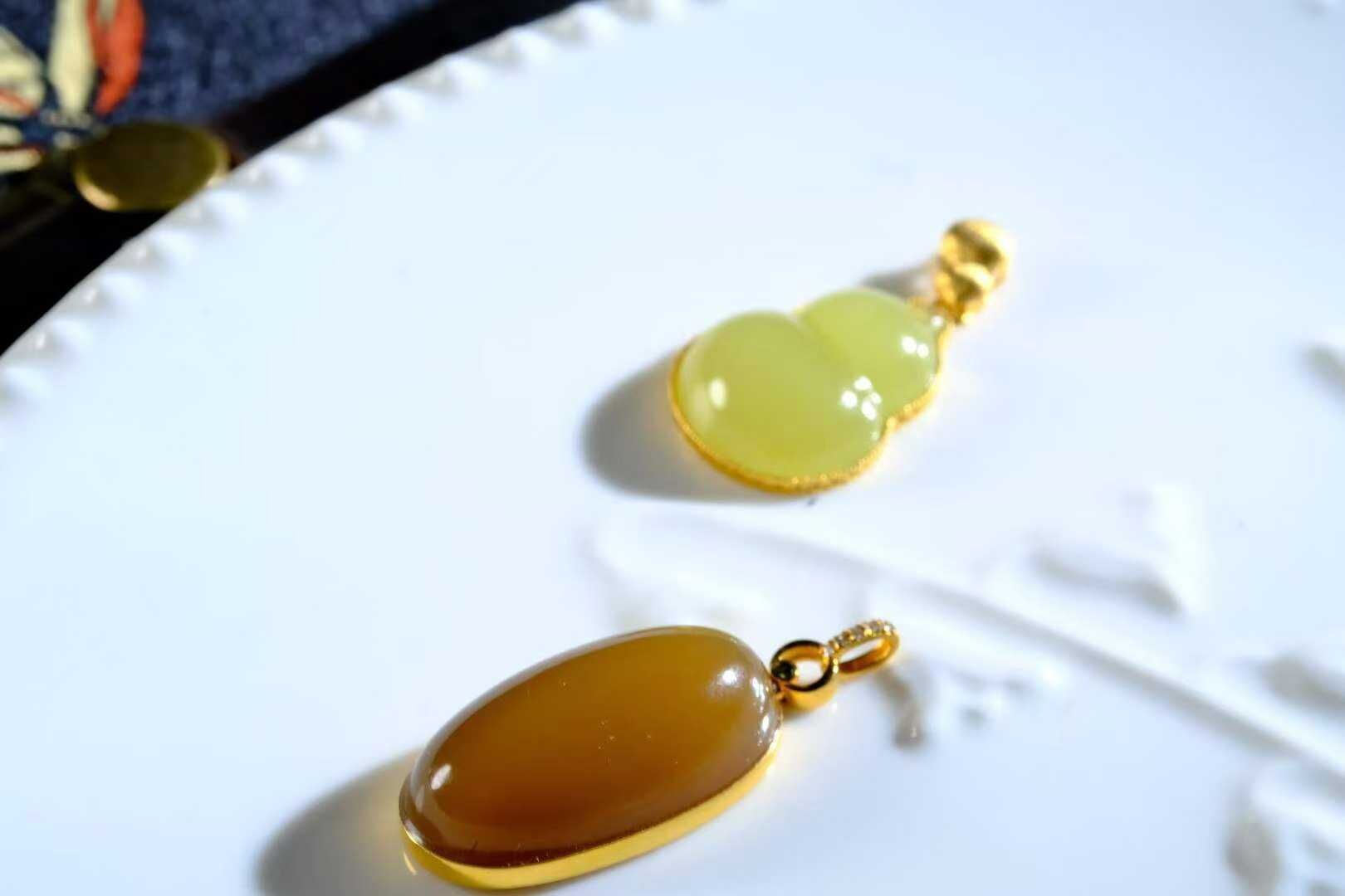 1014742 和田玉吊墜兩件