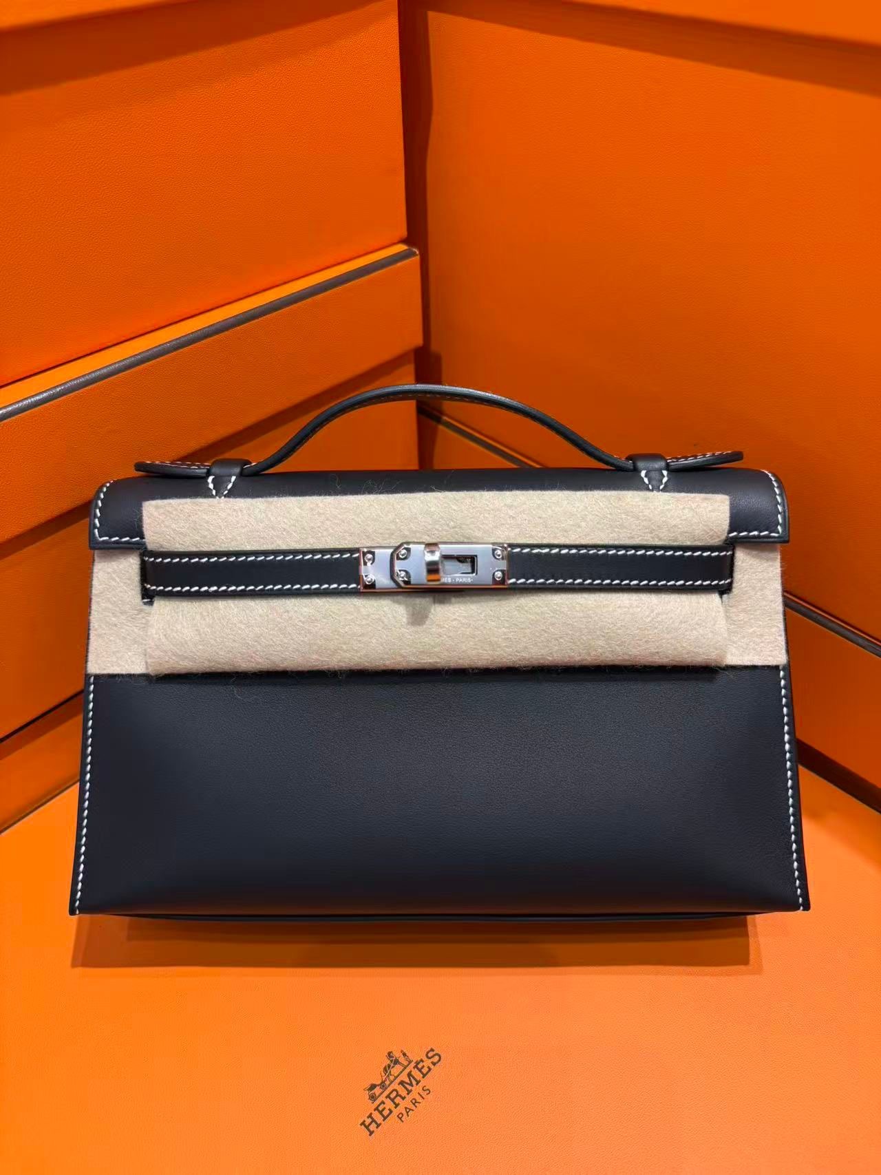 Kelly pochette 89 noir /80 gris pale ck swift K