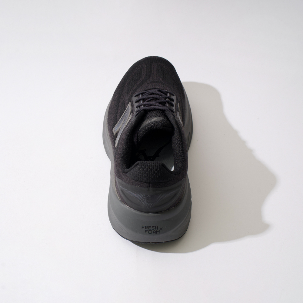 New Balance Fresh Foam X More V6 男鞋 黑灰色 寬楦 緩震 運動 慢跑鞋 MMORLA6