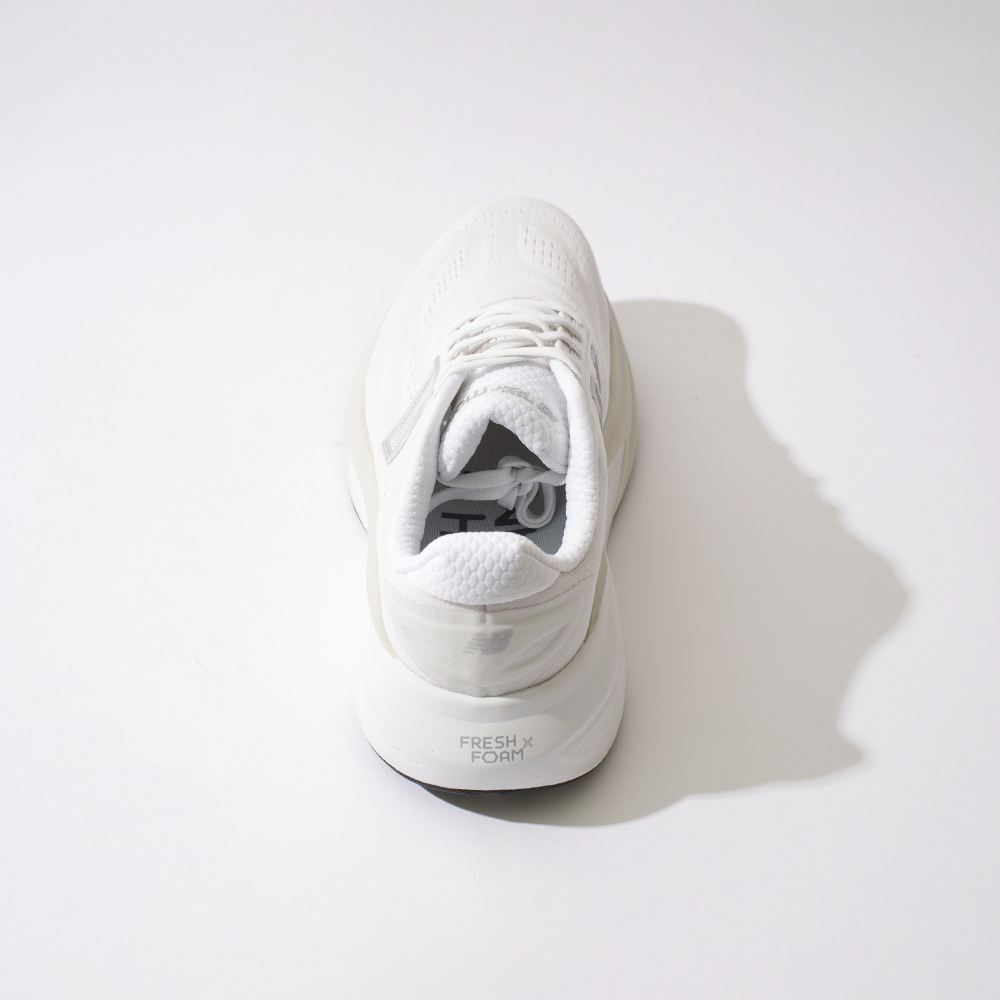 New Balance Fresh Foam X More V6 女鞋 白灰色 緩震 運動 慢跑鞋 WMORLA6