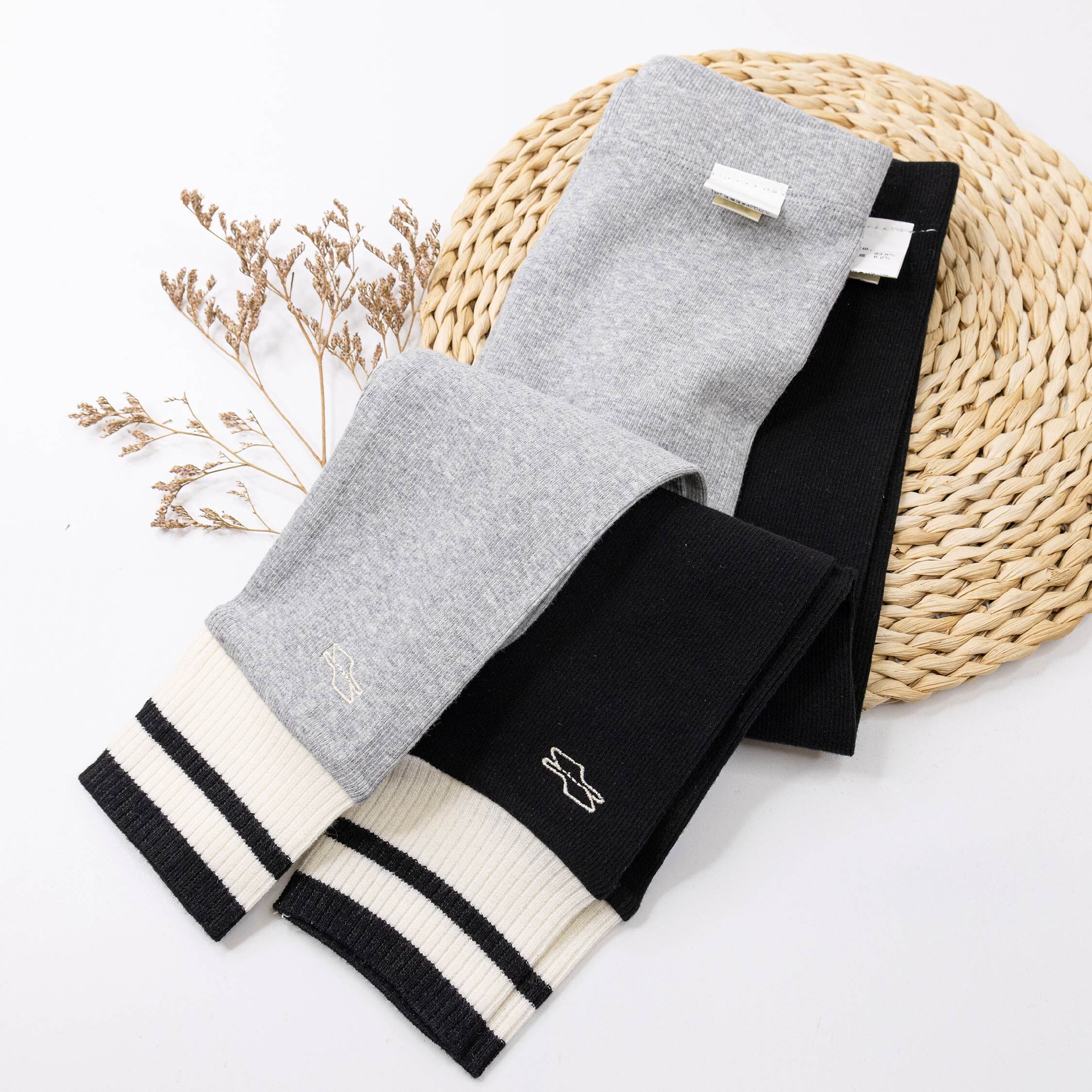 【H55543】經典黑白縮口坑條紋內搭褲＊二色