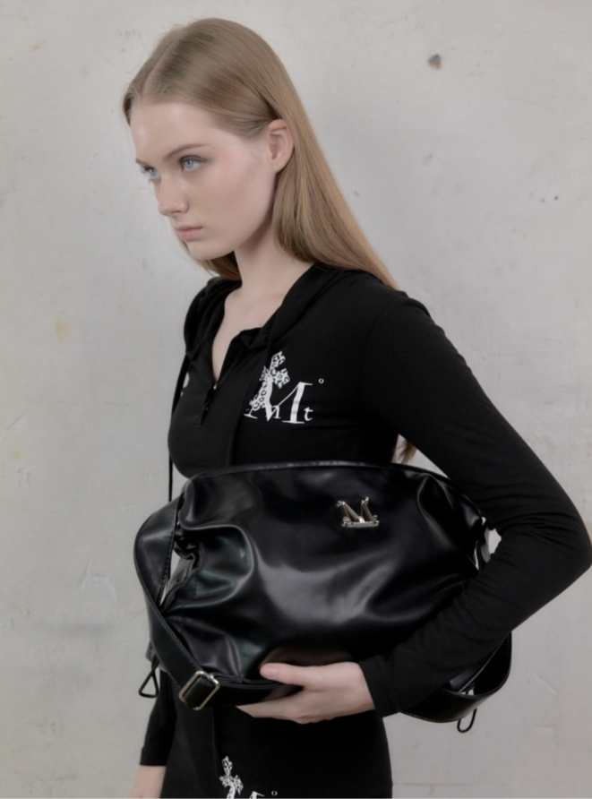 【直播】MUCENT LL102926 GAEL METAL LOGO 斜孭包(黑色)