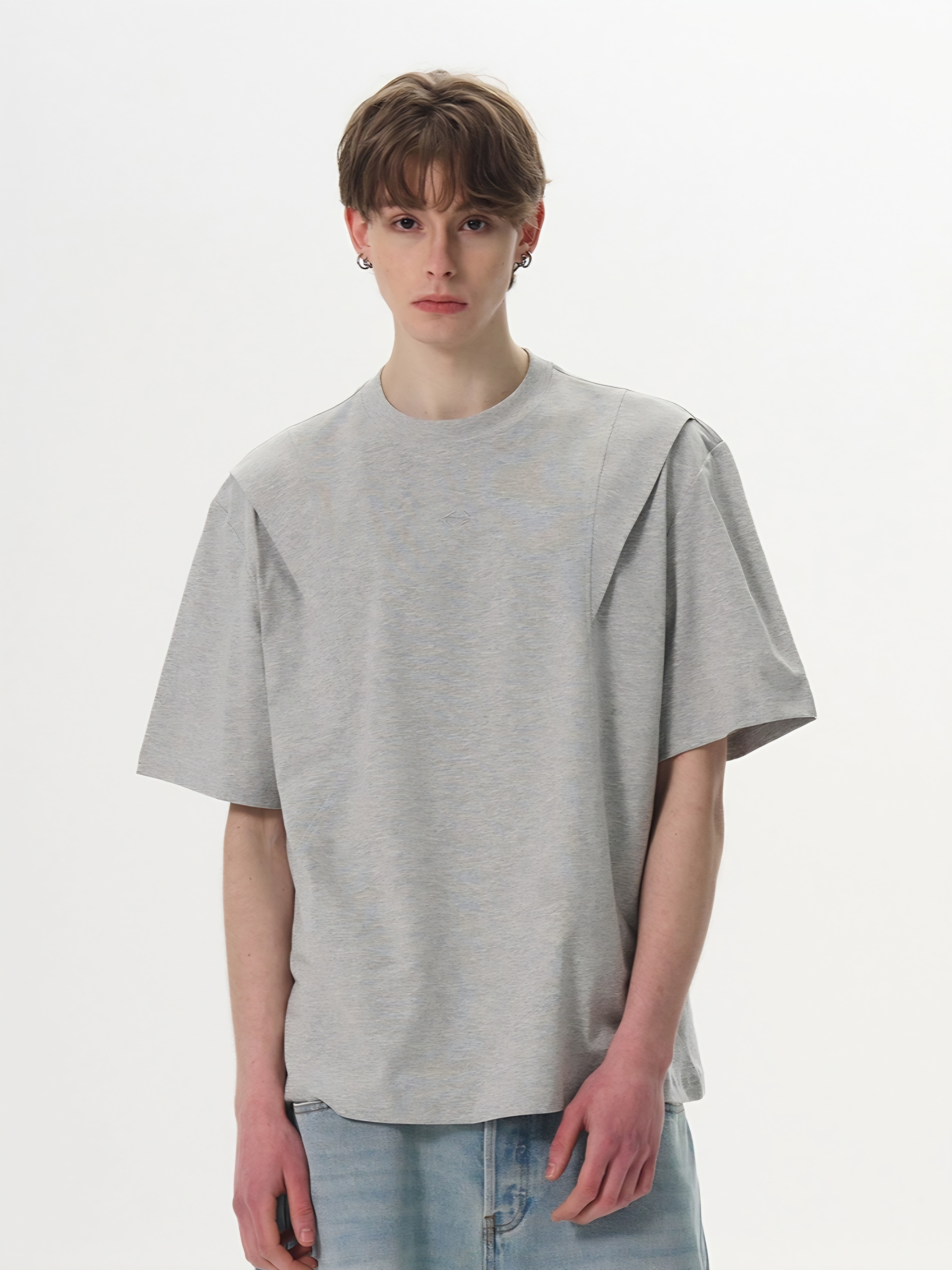 015. Oversized T-Shirt with Shoulder Detail