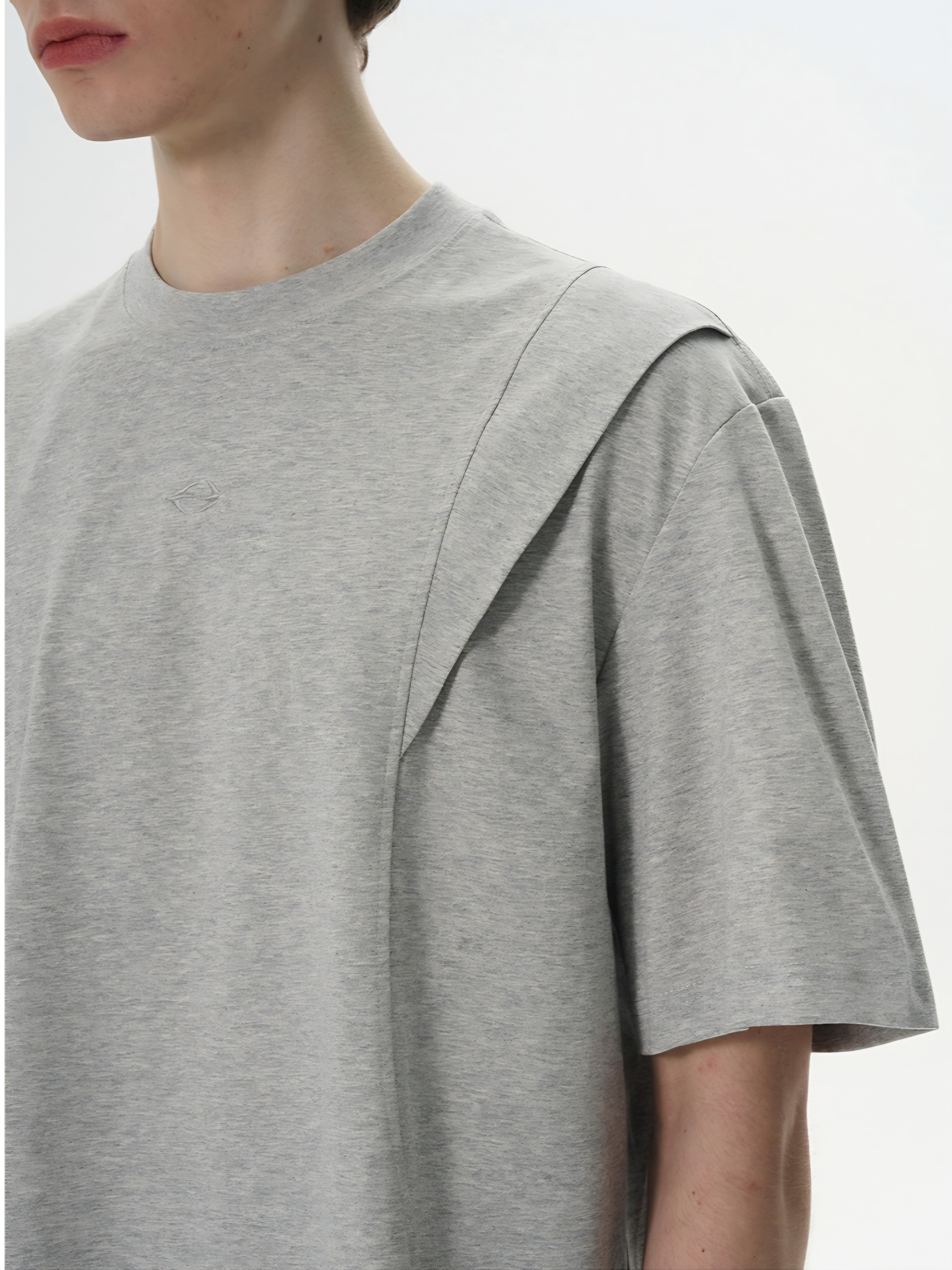 015. Oversized T-Shirt with Shoulder Detail
