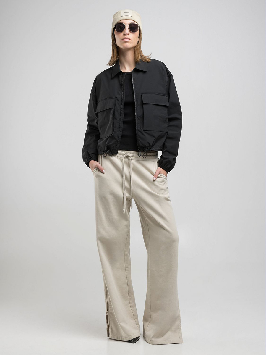 黑色短版大口袋外套