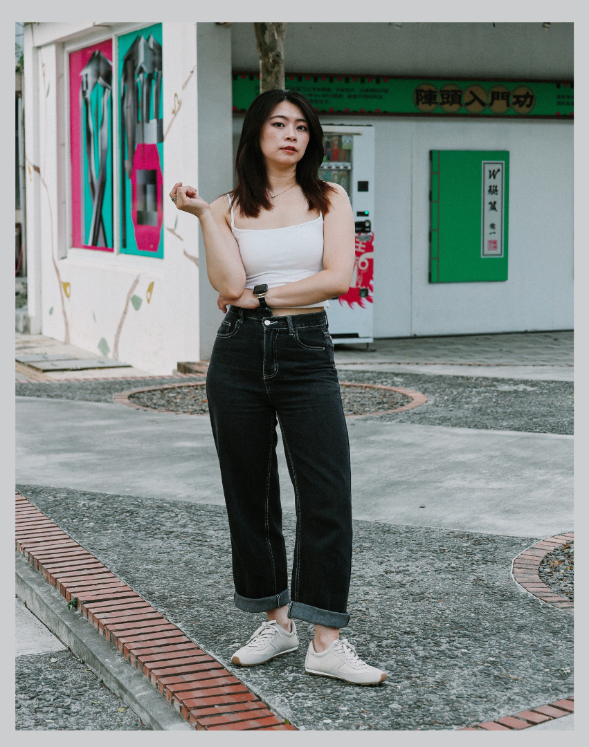 Sanly Joy Eden Vintage Sneaker 奶霜色休閒鞋。自然光下展現溫潤奶霜色鞋面，復古線條與日常穿搭完美融合，散發溫柔自信氣息。