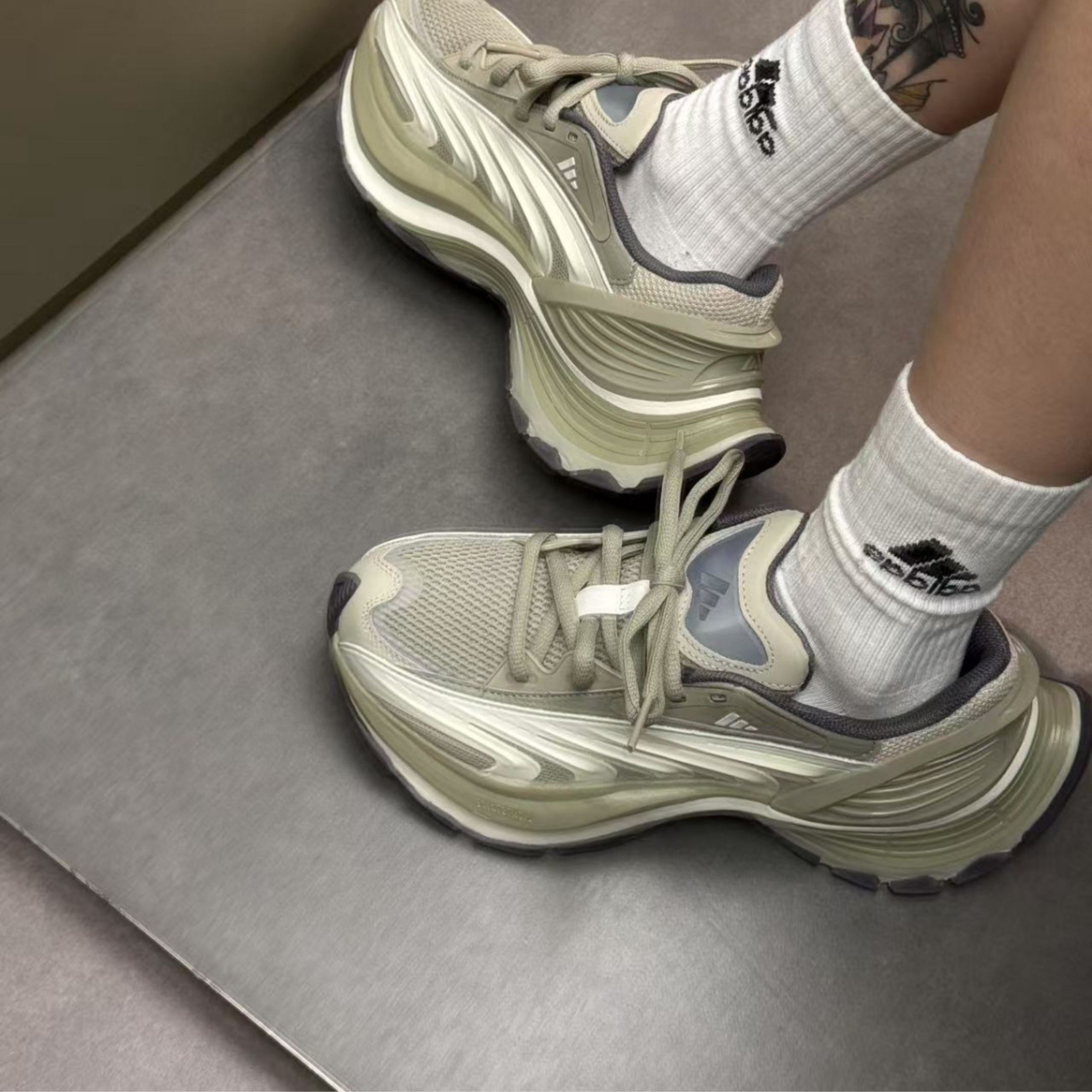 NICEDAY 代購 Adidas XLG Runner 抹茶 拿鐵 鐵觀音 烏龍 茶色 機甲鞋 復古 IH1575