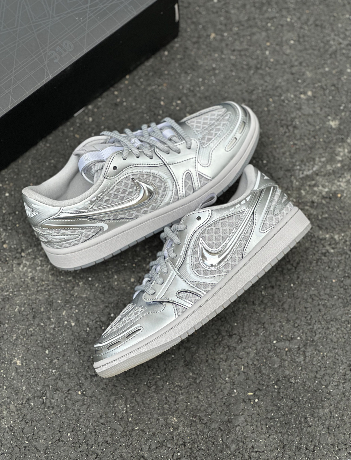 【逢甲 FUZZY】W Air Jordan 1 Low MM V3 “Metallic Silver” 金屬銀 HQ2186-002