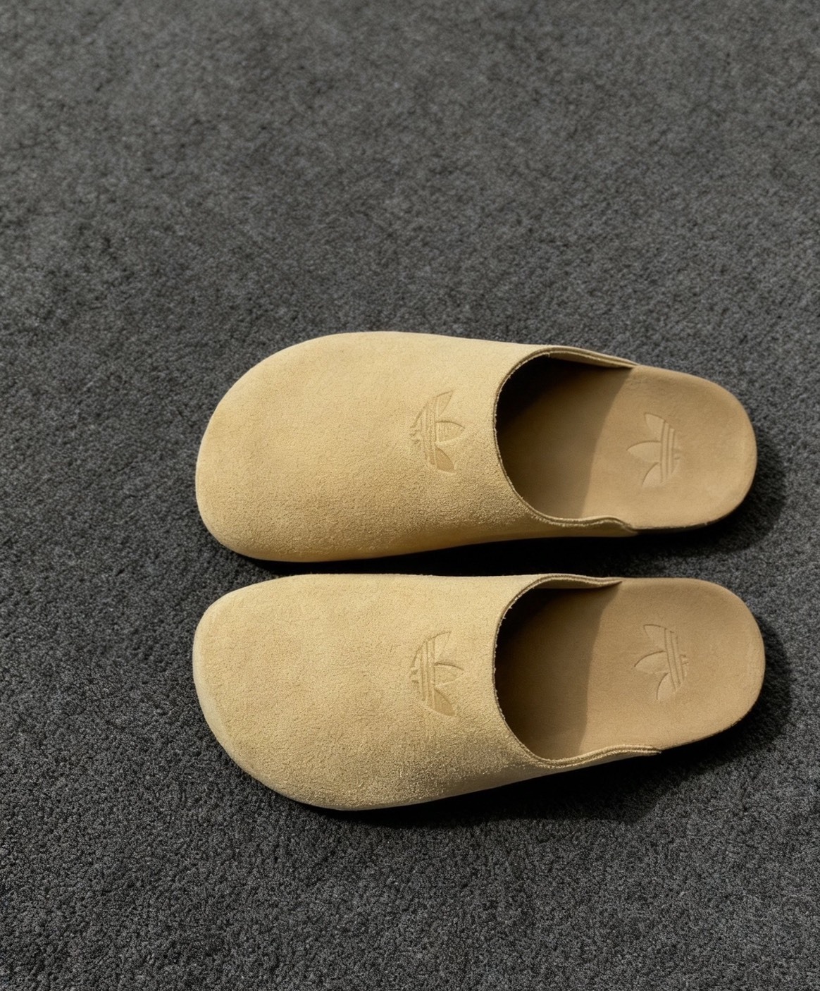 【OWN】Adidas Originals Adimule 穆勒 拖鞋 懶人鞋 勃肯 愛迪達 三葉草 拼接 包頭鞋 成人款 卡其經典 咖啡拼接