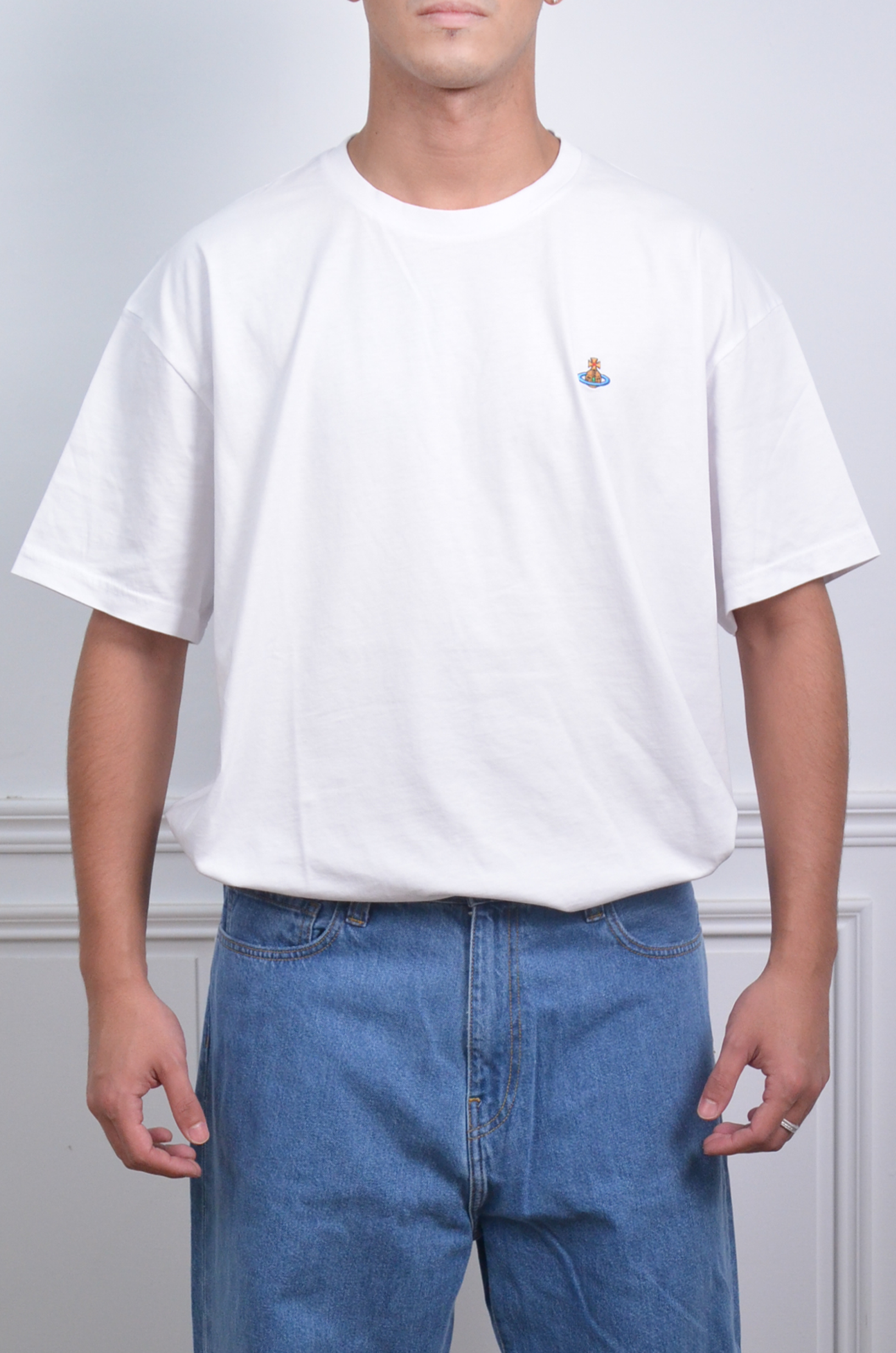 Vivienne Westwood 刺繡星球小LOGO短袖-黑白兩色【3G010036J001M】