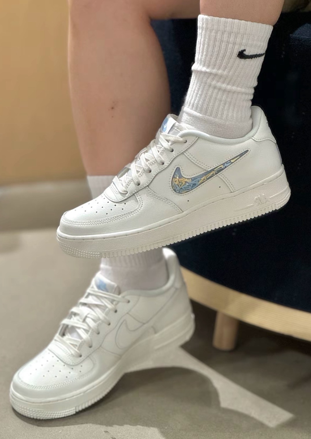 Nike Air Force 1 LV8 藍黃小勾勾