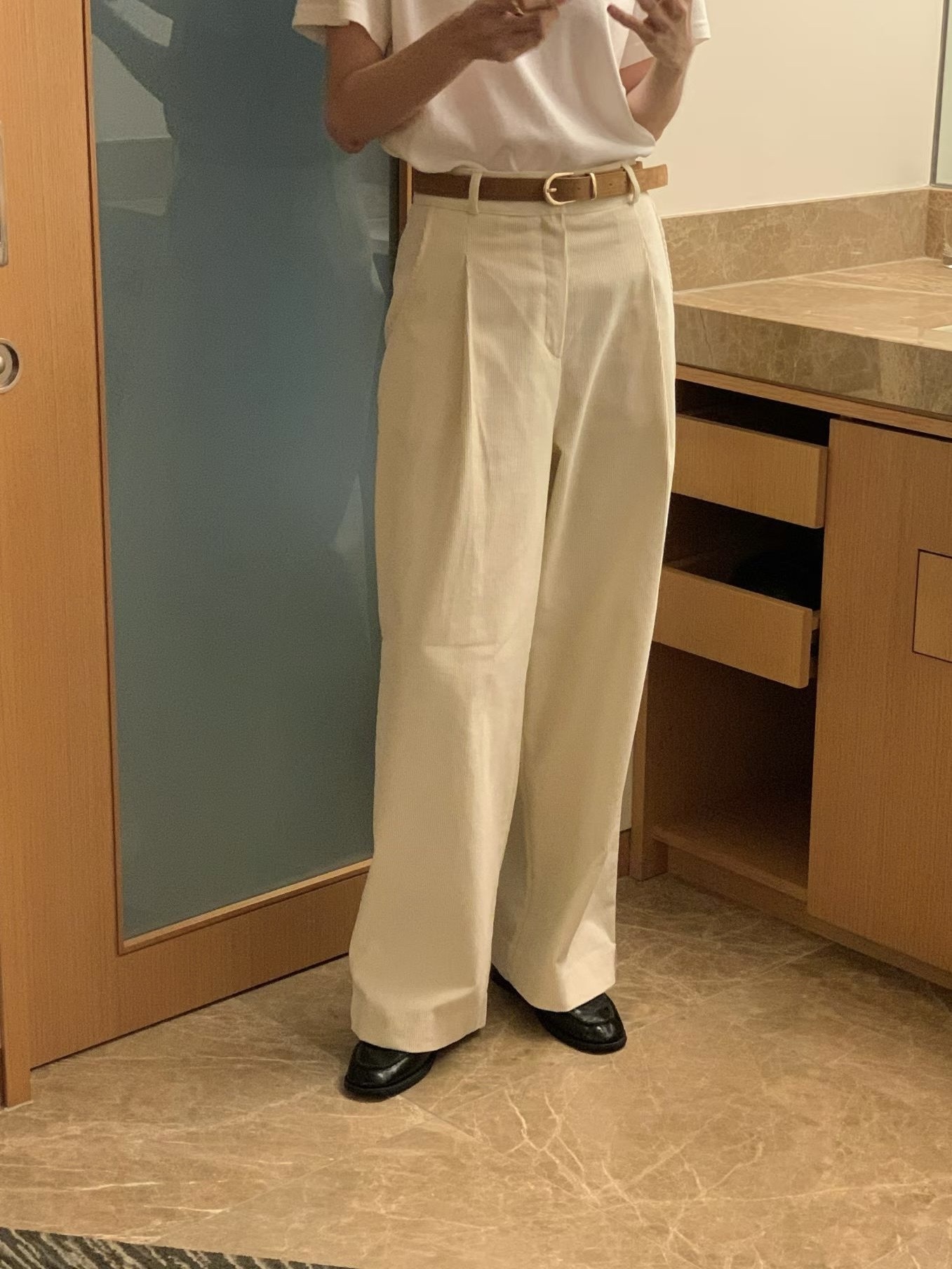 #228N598 承包每個秋冬穿搭 薄燈芯絨直腿褲 (Size S)