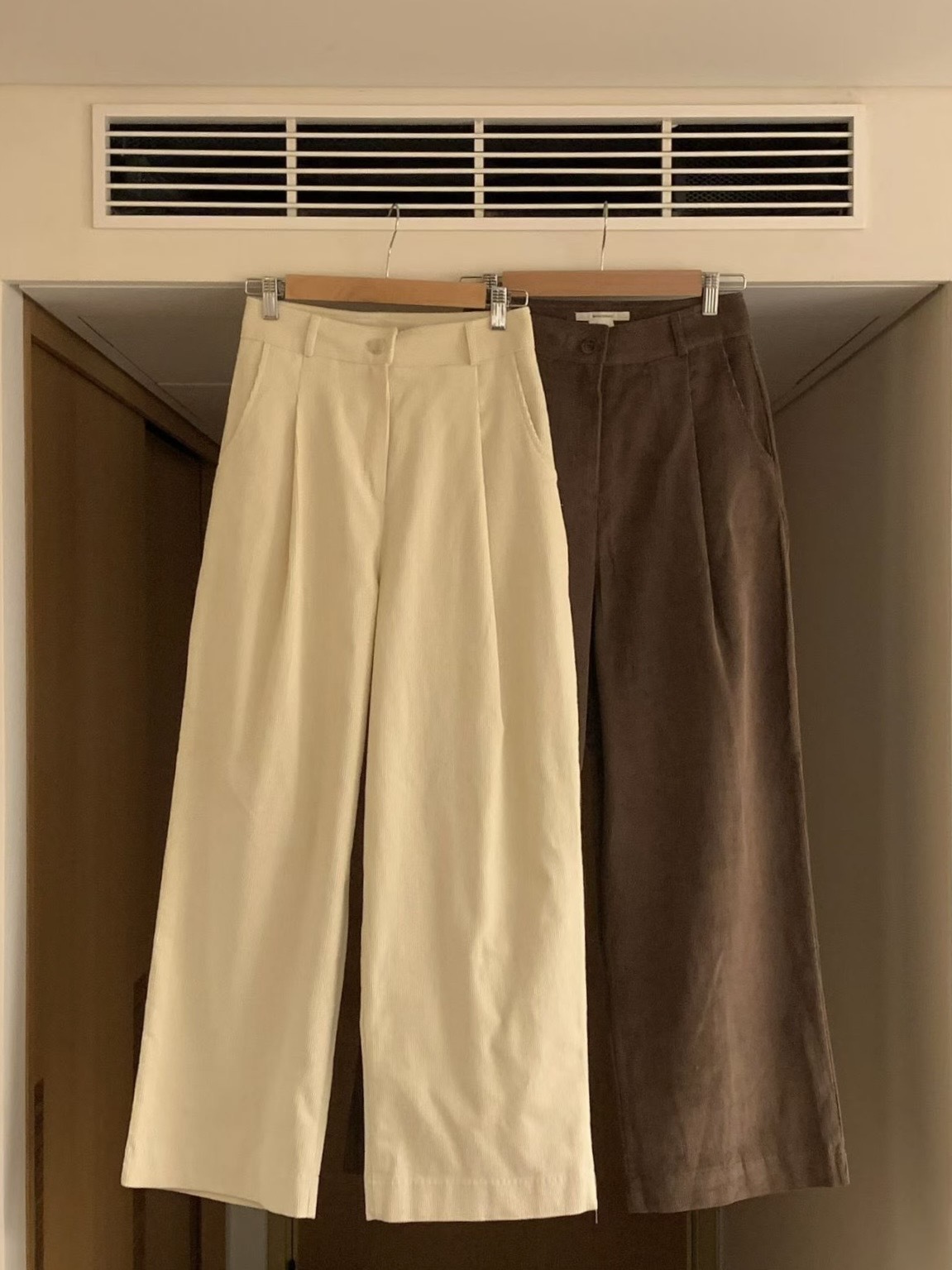 #228N598 承包每個秋冬穿搭 薄燈芯絨直腿褲 (Size S)