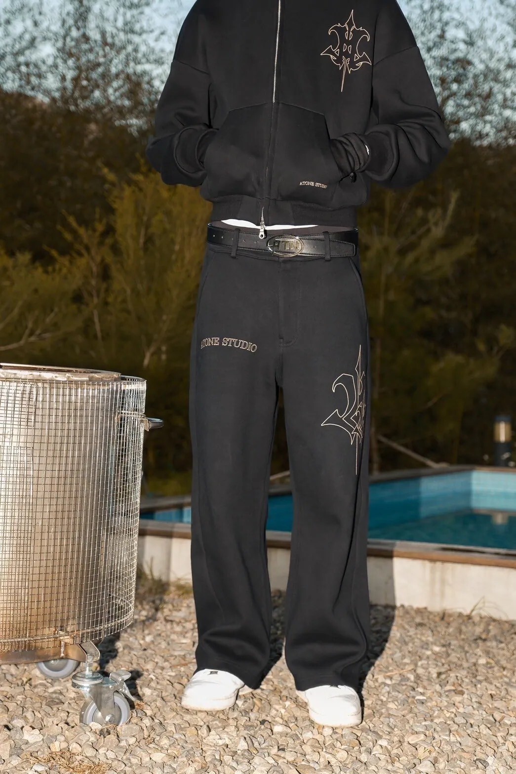 ATONE STUDIO 皇家Logo棉褲 衛褲ATONE STUDIO “FAMILY ONLY” SWEATPANTS