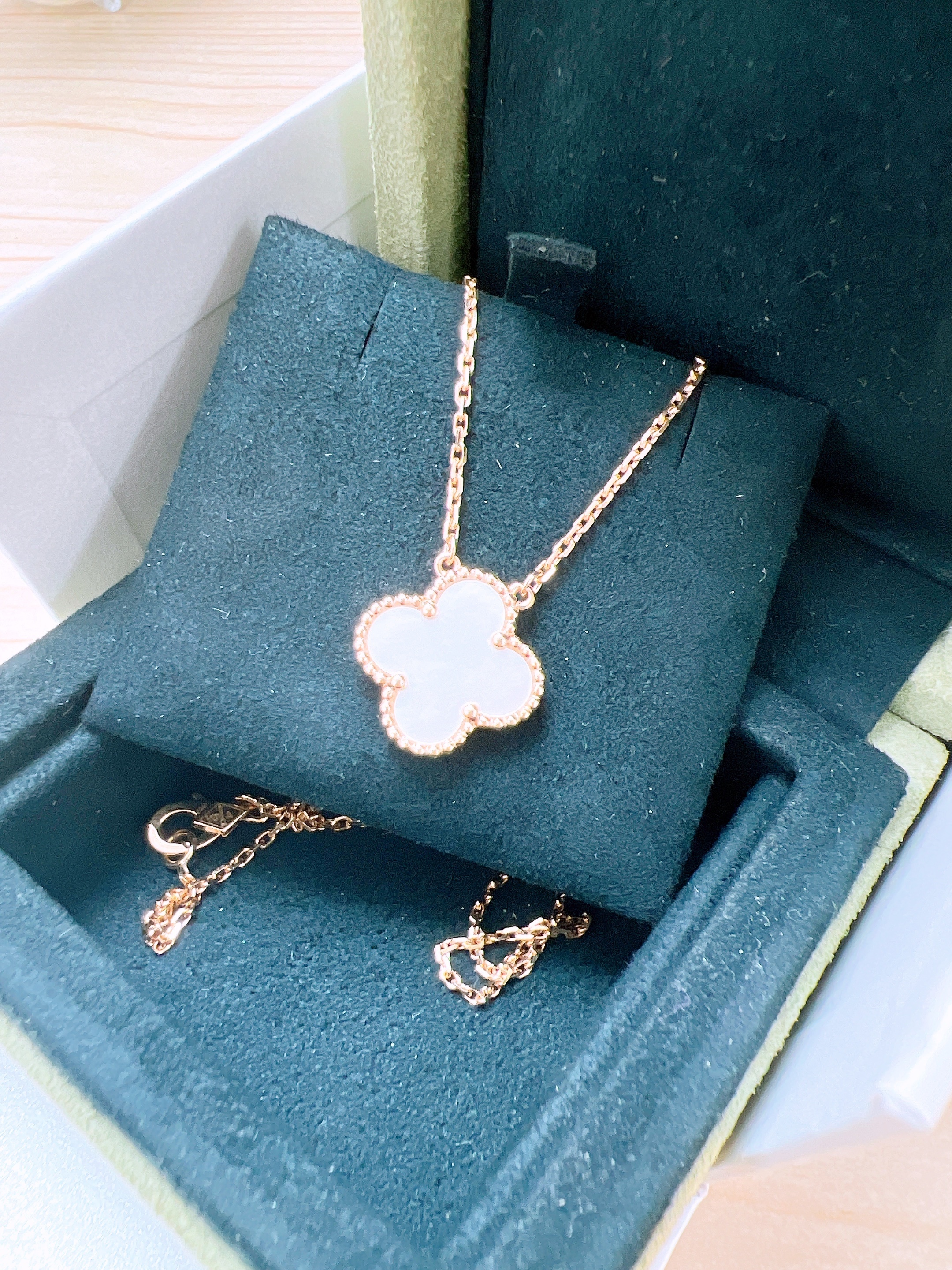 Vca vintage alhambra necklace (white mother-of-pearl/ gold)