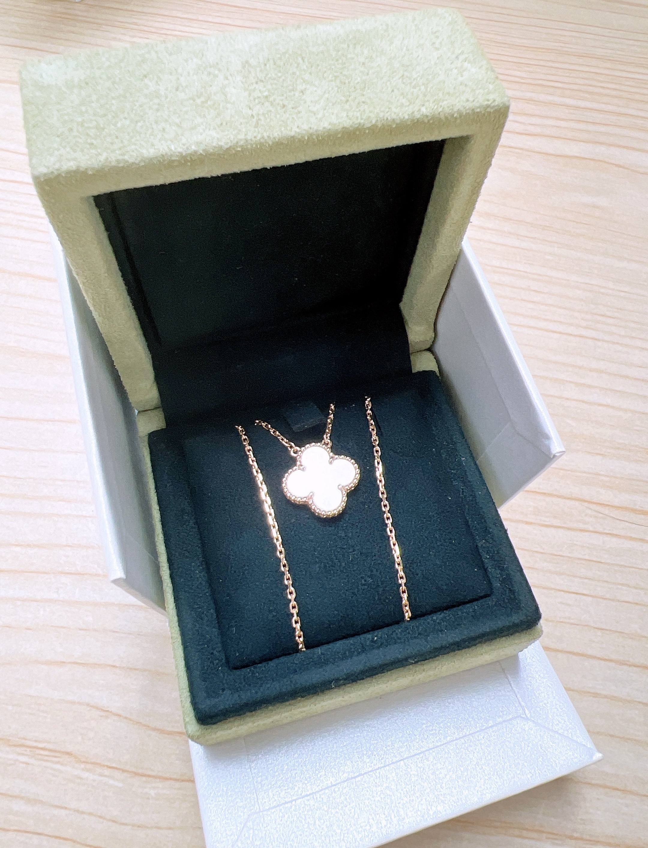 Vca vintage alhambra necklace (white mother-of-pearl/ gold)