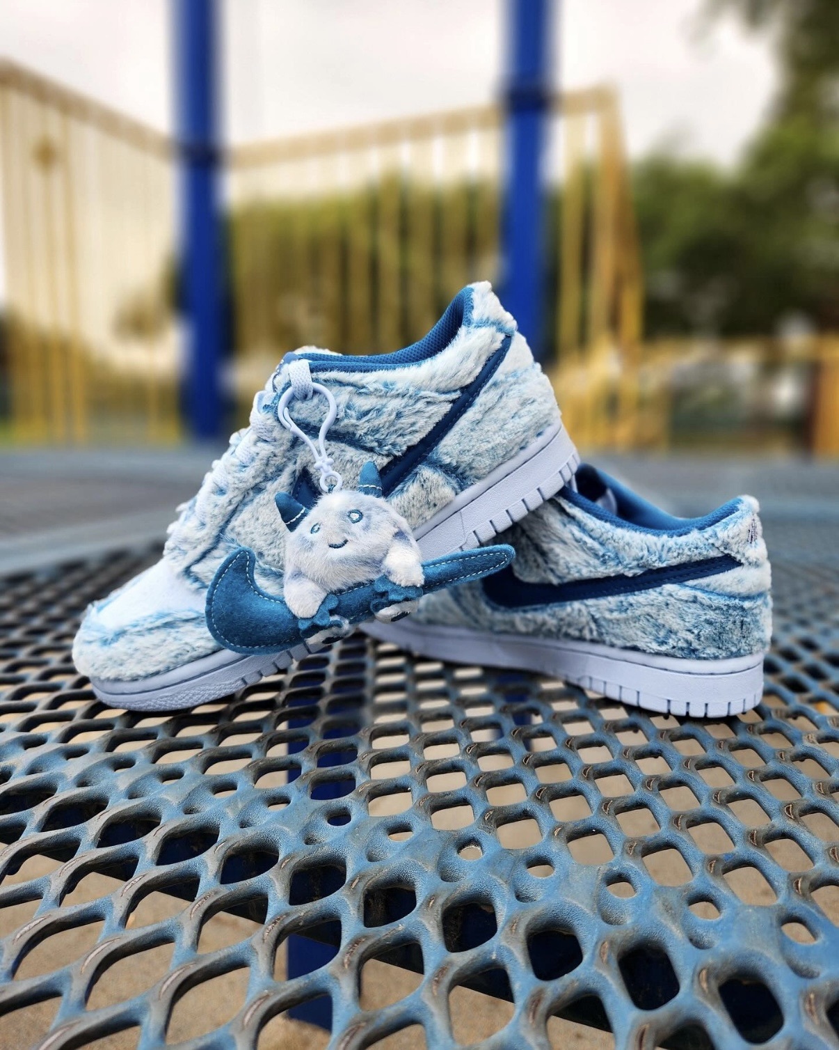 NIKE DUNK LOW GS  Abominable Snowman  雪怪 雪寶 絨毛 吊飾 運動鞋 休閒鞋 大童鞋 女生尺寸 IM7171-301