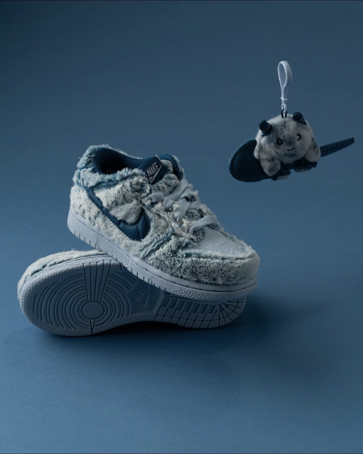 NIKE DUNK LOW GS  Abominable Snowman  雪怪 雪寶 絨毛 吊飾 運動鞋 休閒鞋 大童鞋 女生尺寸 IM7171-301