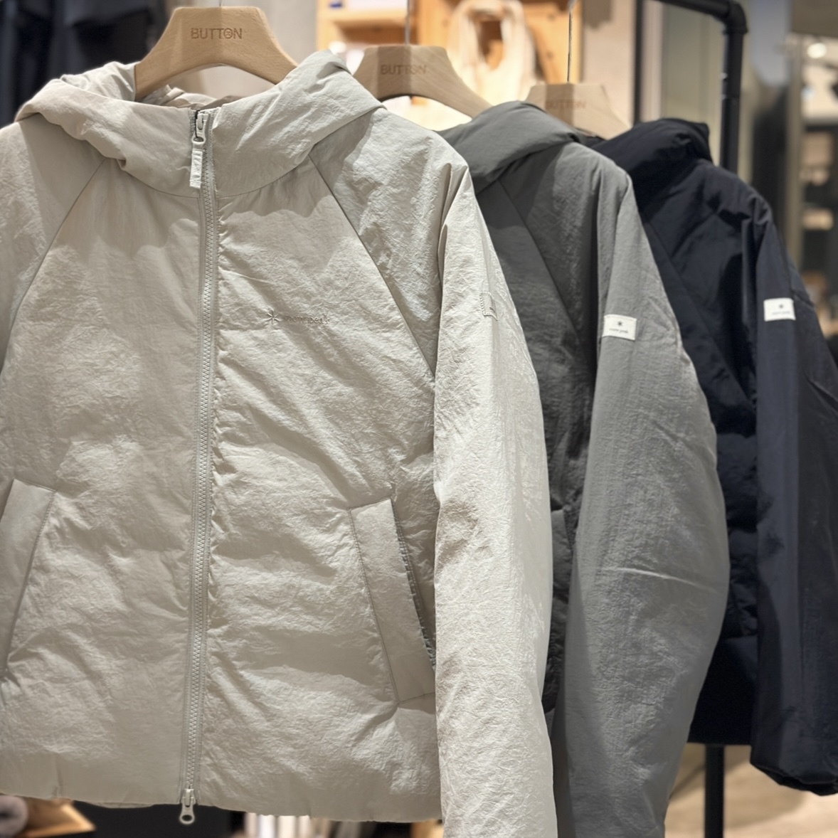 【現貨】snow peak Land Women Hood Light Down Jacket 女款 手臂布標 防水 羽絨外套 S25WWGDJ51