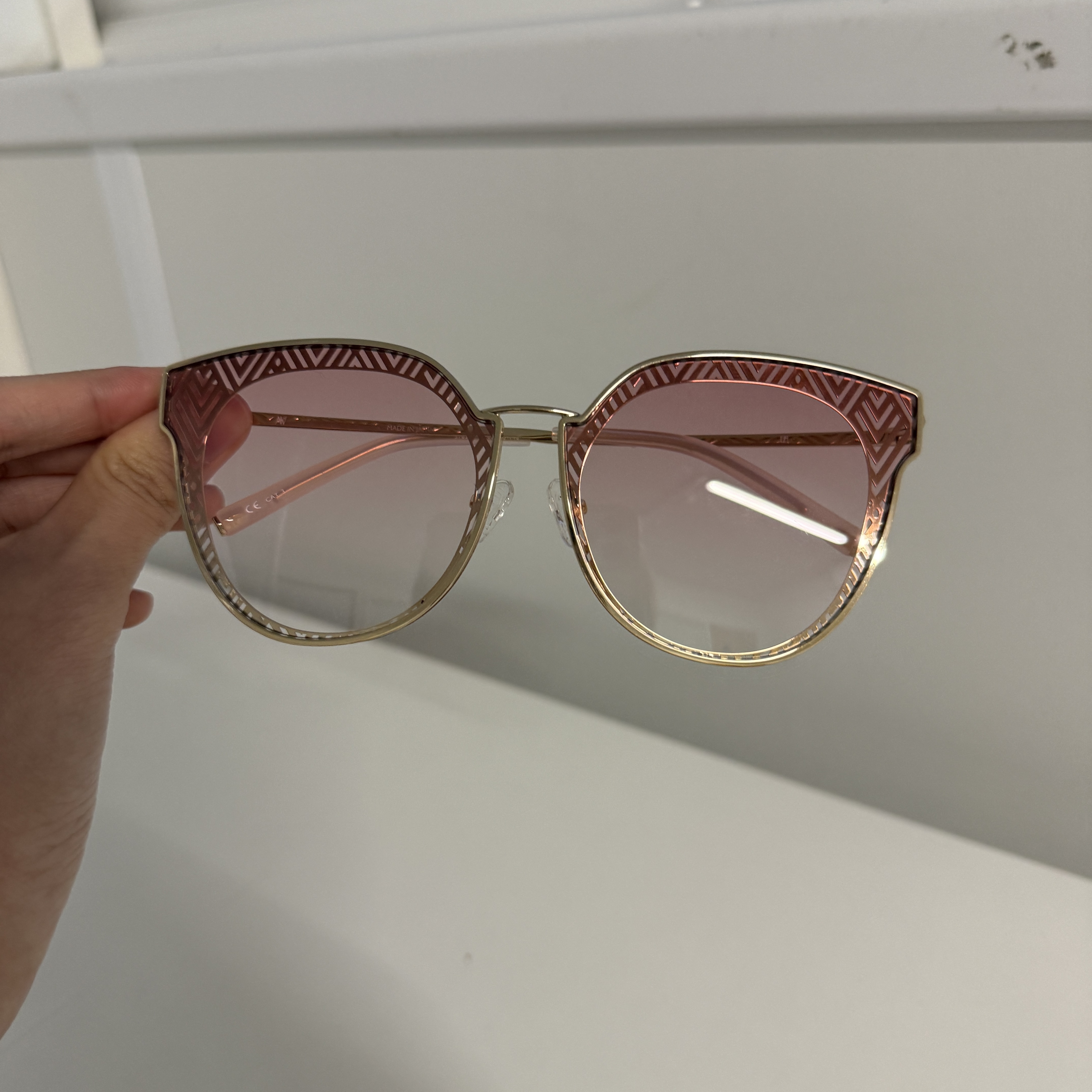 Linda Farrow MW228/4 sunglasses pink