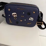 [S] KARL LAGERFELD DENIM LH4EG9BJ MAYBELLE DENIM CROSSBODY WITH PINS, 196788003125 (SKL1389)